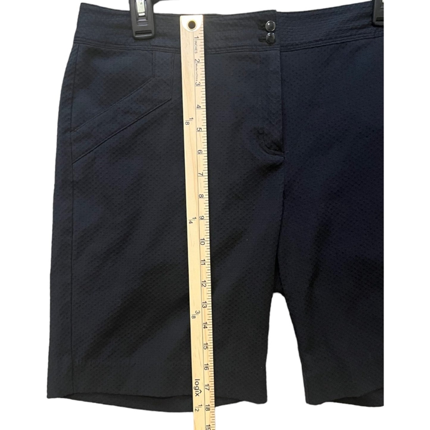 IZOD Black Textured Womens Chino Shorts 10 Bermuda Flat Front Golf Casual Simple