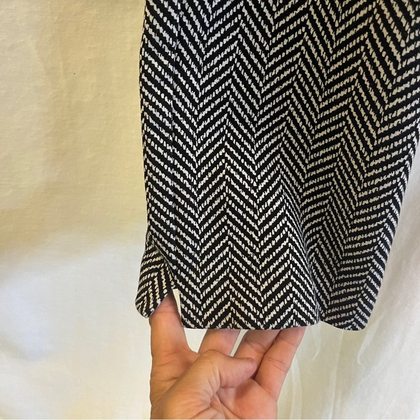 Chico's Black White Chevron Pattern Crop Pants Knit Pull On Elastic Size 3 Ankle