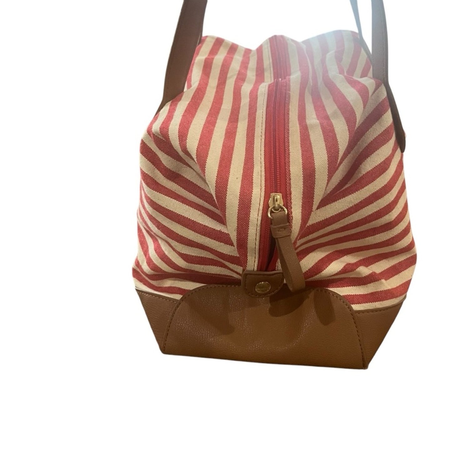 Tommy Hilfiger Womens Shoulder Bag Lightweight Red Tan Stripe Casual Overnight