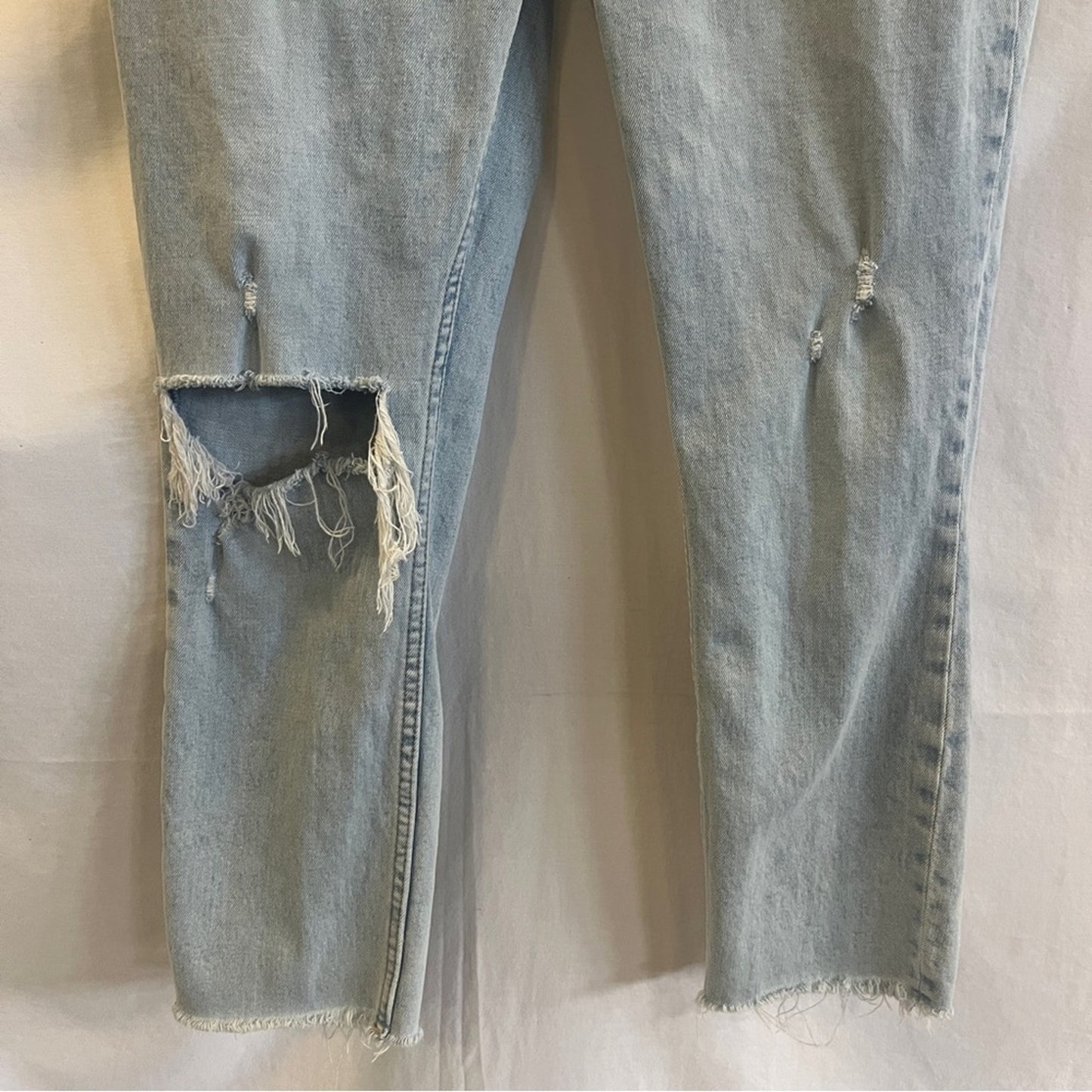Abercrombie & Fitch The Skinny High Rise Light Wash Denim Jeans Womens 4 Short