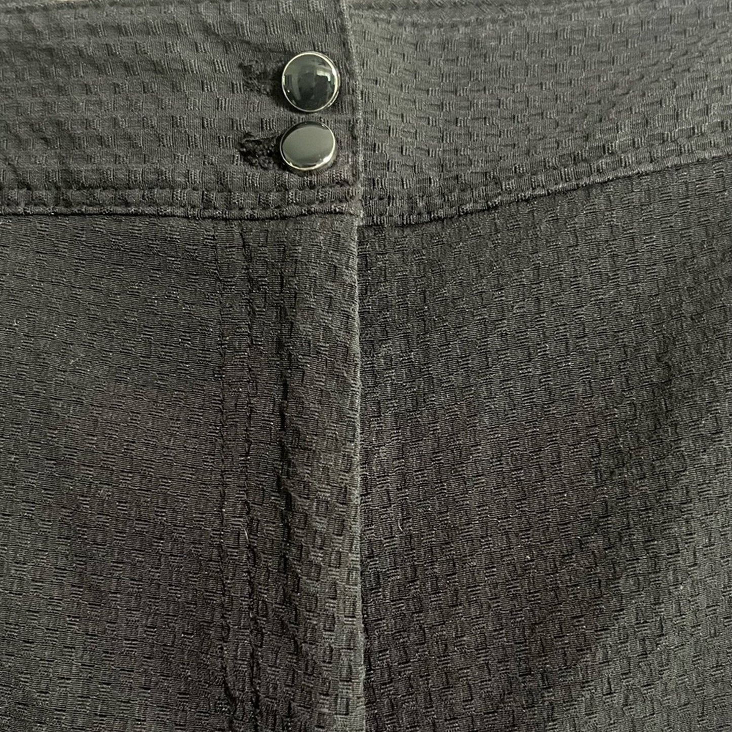 IZOD Black Textured Womens Chino Shorts 10 Bermuda Flat Front Golf Casual Simple