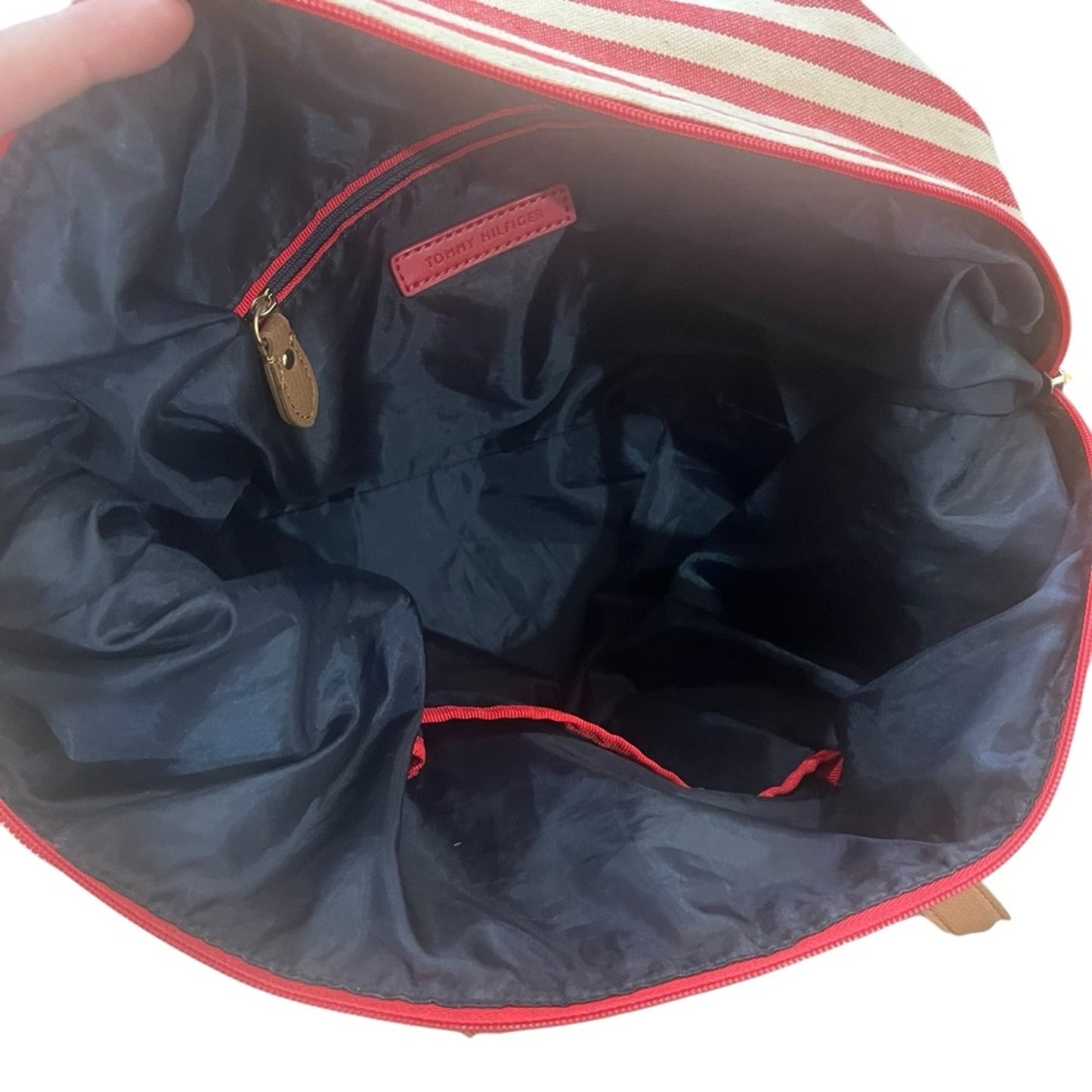 Tommy Hilfiger Womens Shoulder Bag Lightweight Red Tan Stripe Casual Overnight