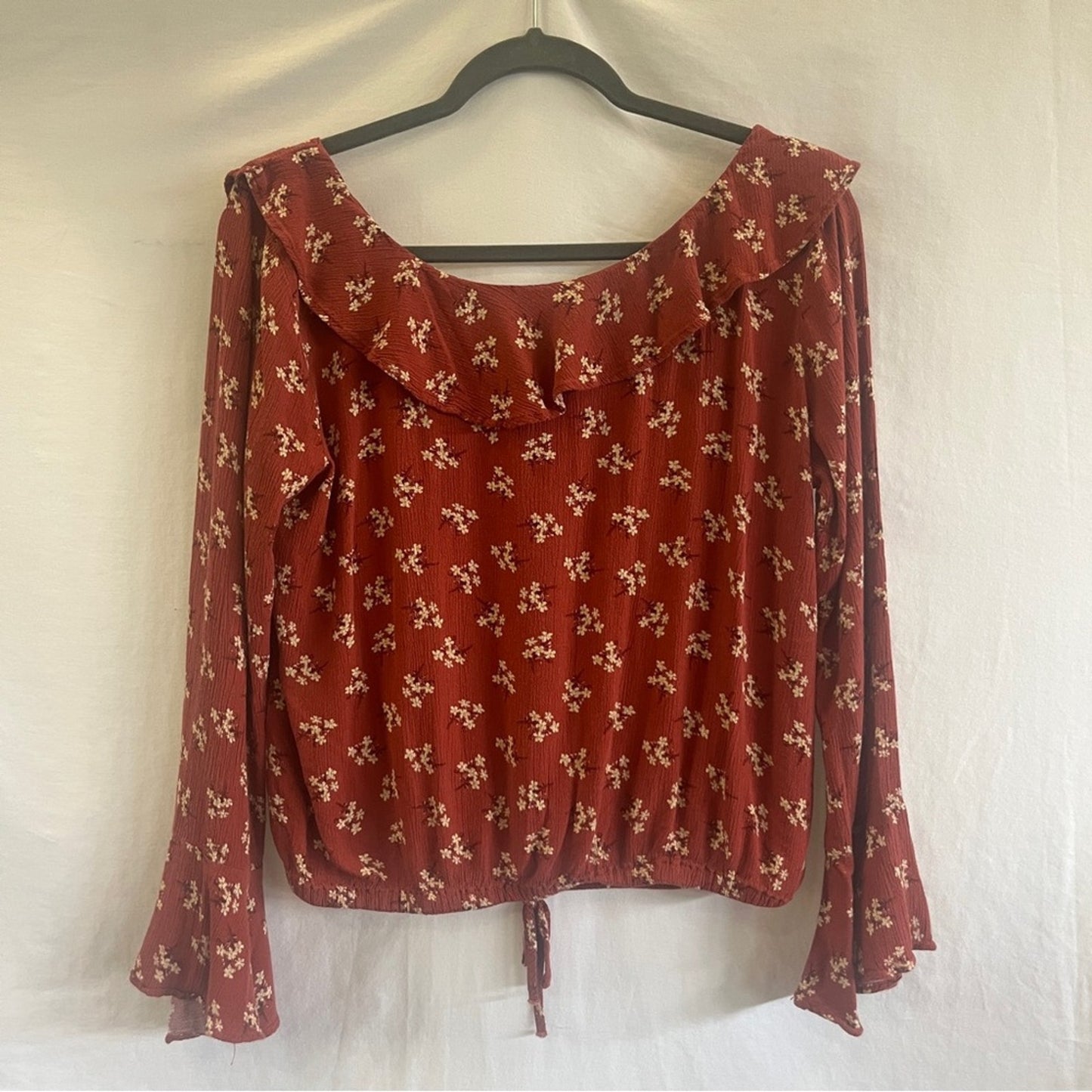 American Eagle Maroon Floral Top Womens Medium Ruffle Neck Rust Red Poet Boho