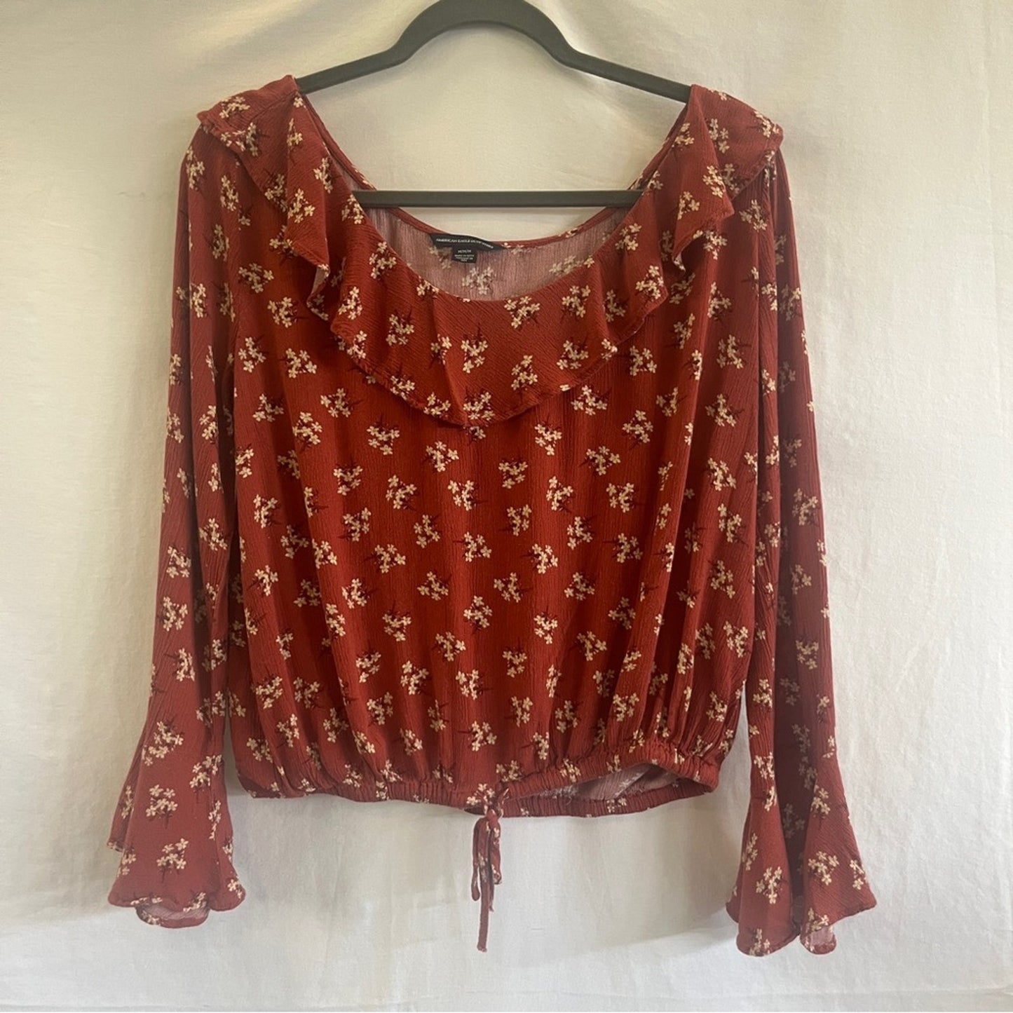American Eagle Maroon Floral Top Womens Medium Ruffle Neck Rust Red Poet Boho