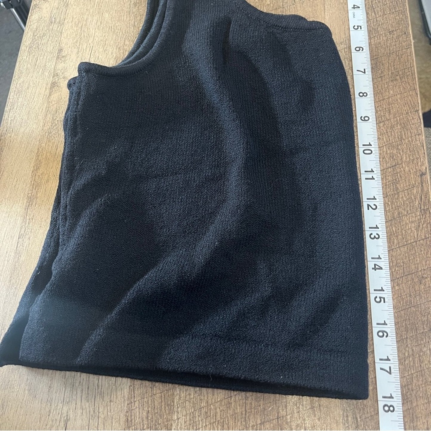 St John Basic Black Crop Top Womens Size Large Knit Scoop Neck Staple Basic Edgy