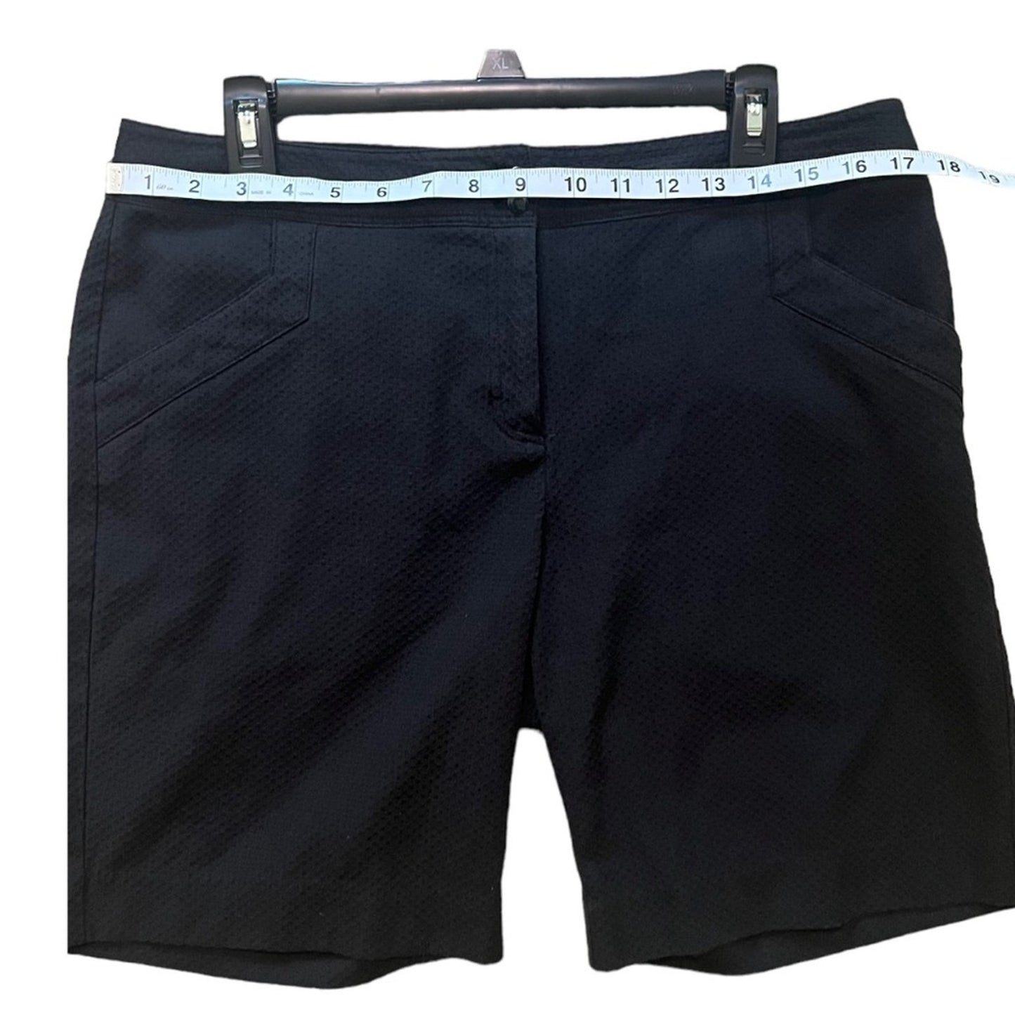 IZOD Black Textured Womens Chino Shorts 10 Bermuda Flat Front Golf Casual Simple