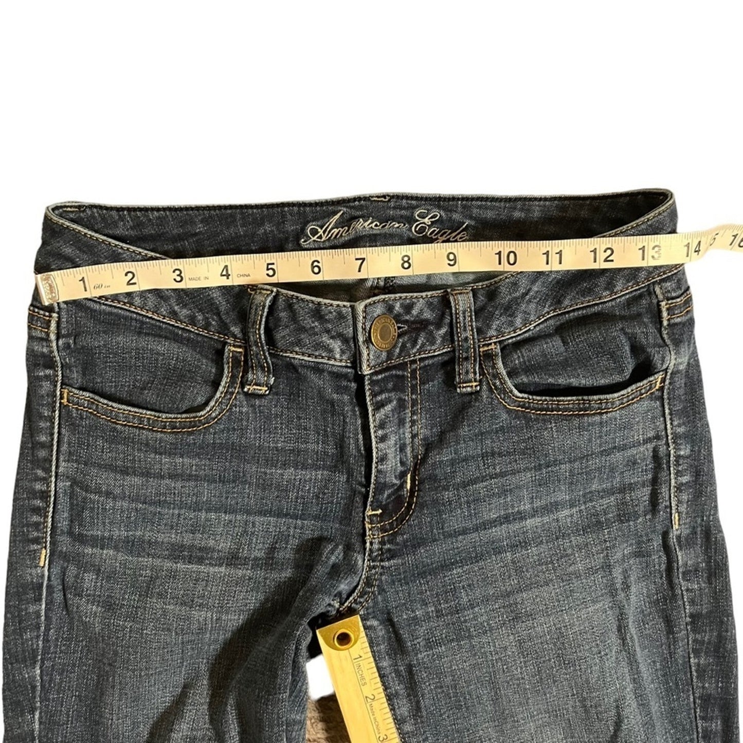 American Eagle Womens Jegging Size 6 Stretch  Medium Wash Whiskered Denim Jeans