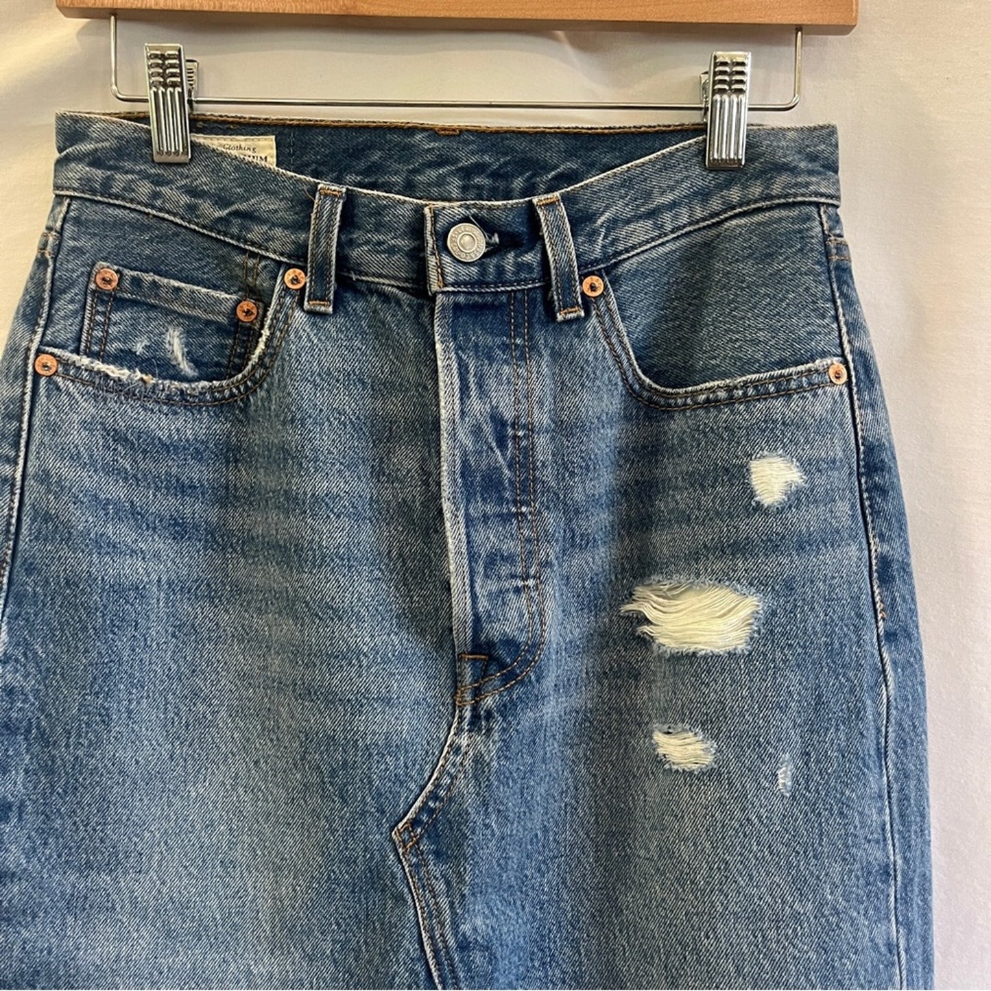 Levi's Premium Denim Jean Button Fly Midi Skirt Raw Hem Distressed Size 26 Slit