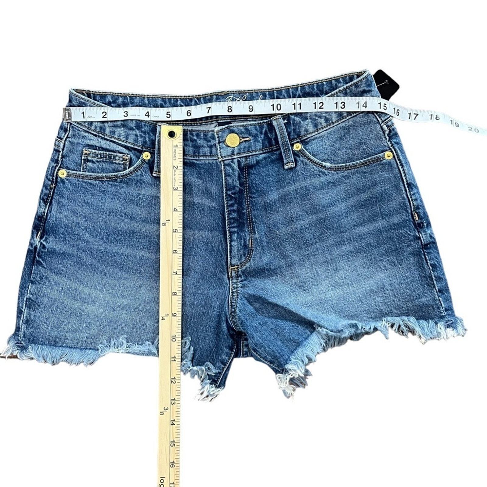 Universal Threads Womens Size 6 /28R High Rise Shortie  Cut Off Denim Shorts