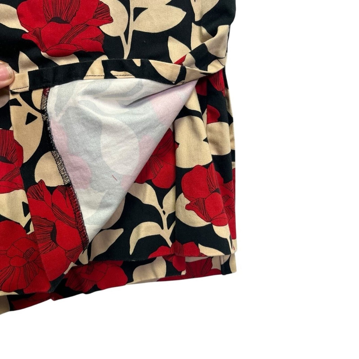 ASHWORTH Womens Floral Print Skort Size 6 Red, Black, & Beige