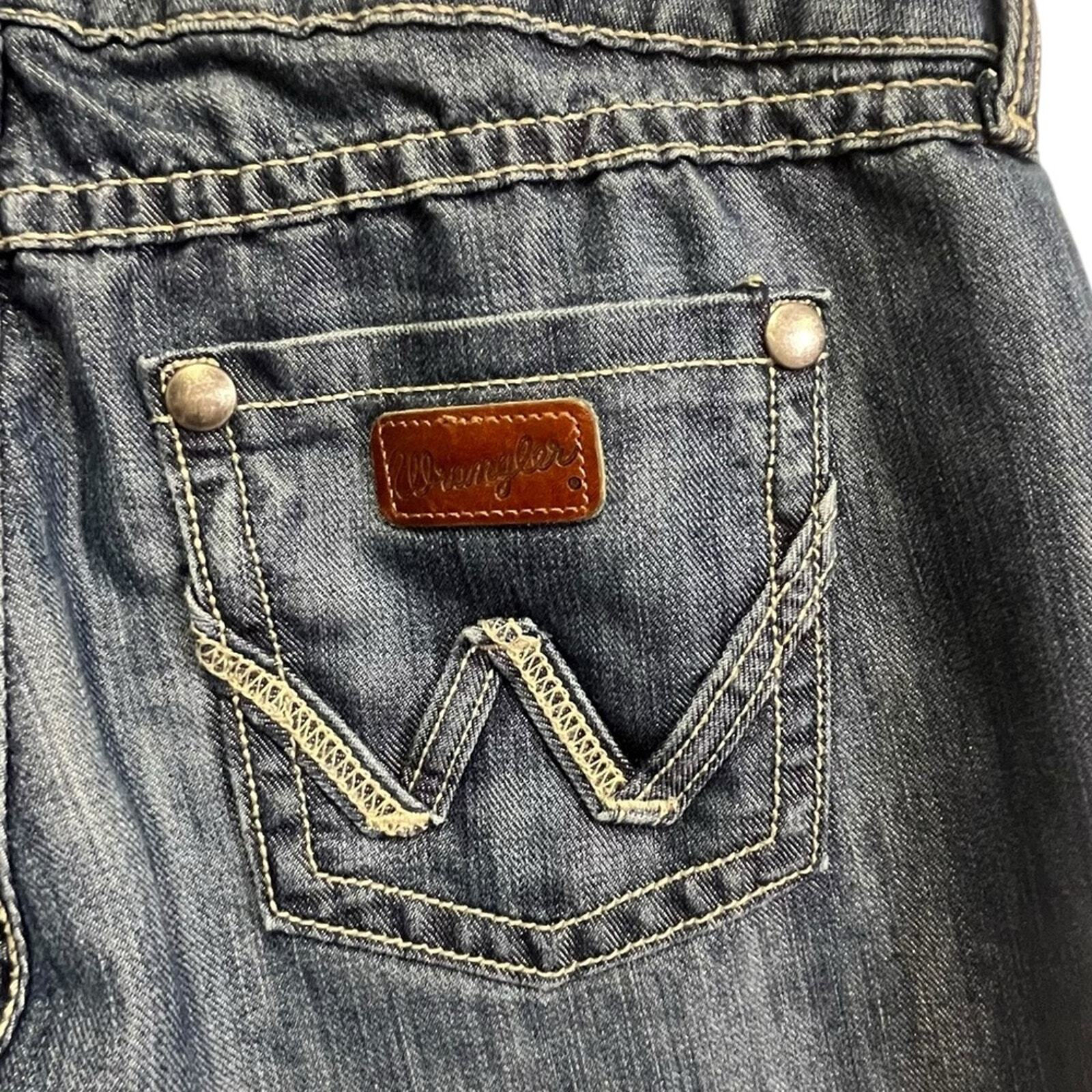 Wrangler Womens Size 7/8 x 32 Whiskered Front Medium Wash Straight Denim Jeans