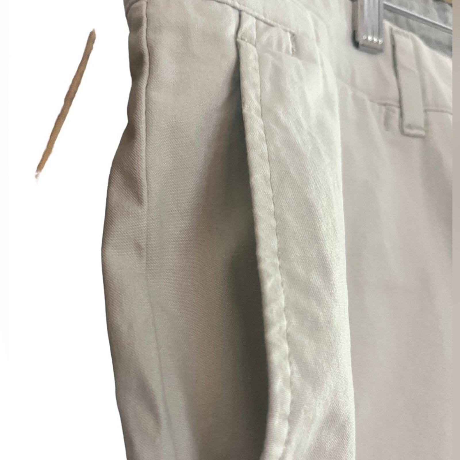 Dockers Mens Size 34 Khaki Flat Front Casual Shorts NWT