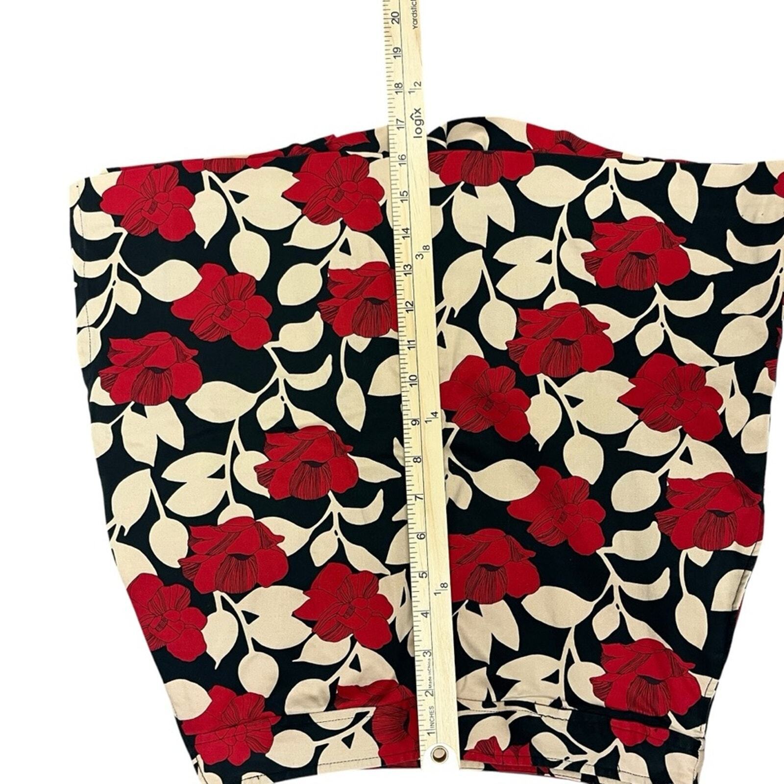 ASHWORTH Womens Floral Print Skort Size 6 Red, Black, & Beige