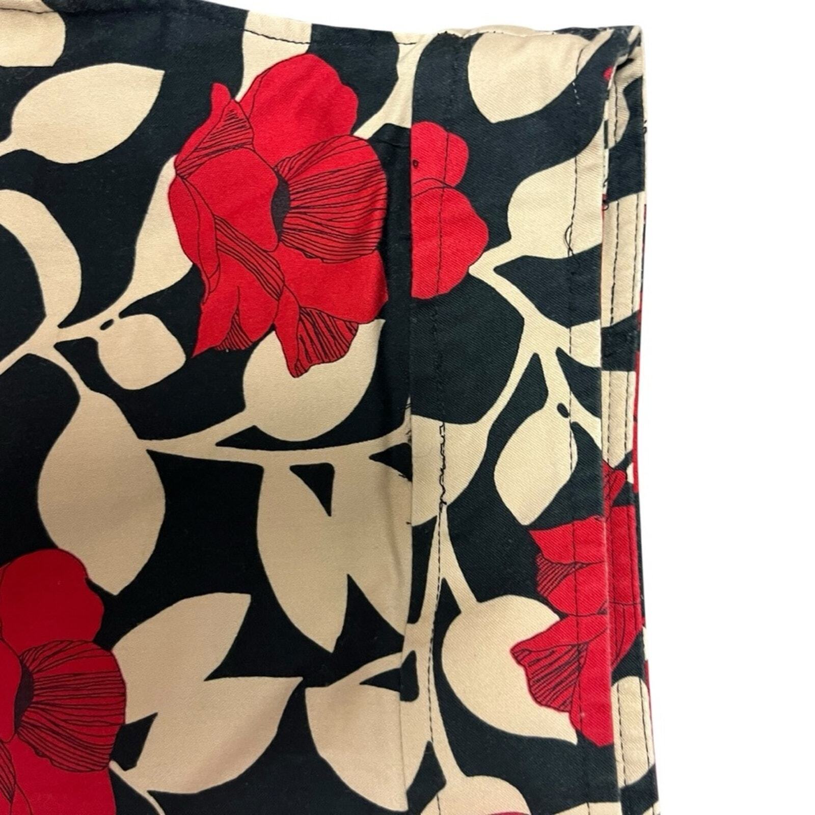 ASHWORTH Womens Floral Print Skort Size 6 Red, Black, & Beige