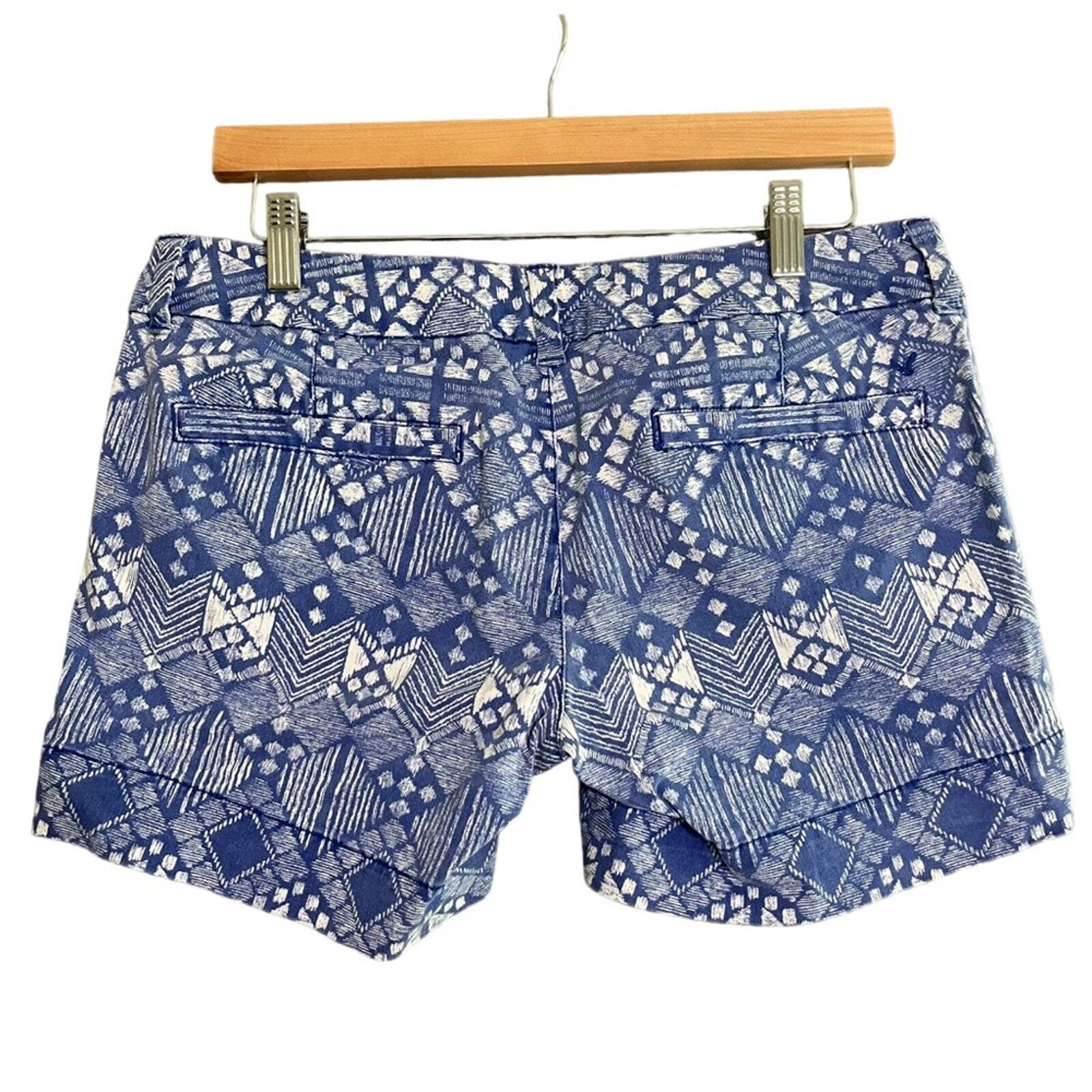 American Eagle Womens Size 6 Midi Stretch Blue White Aztec Flat Front Shorts