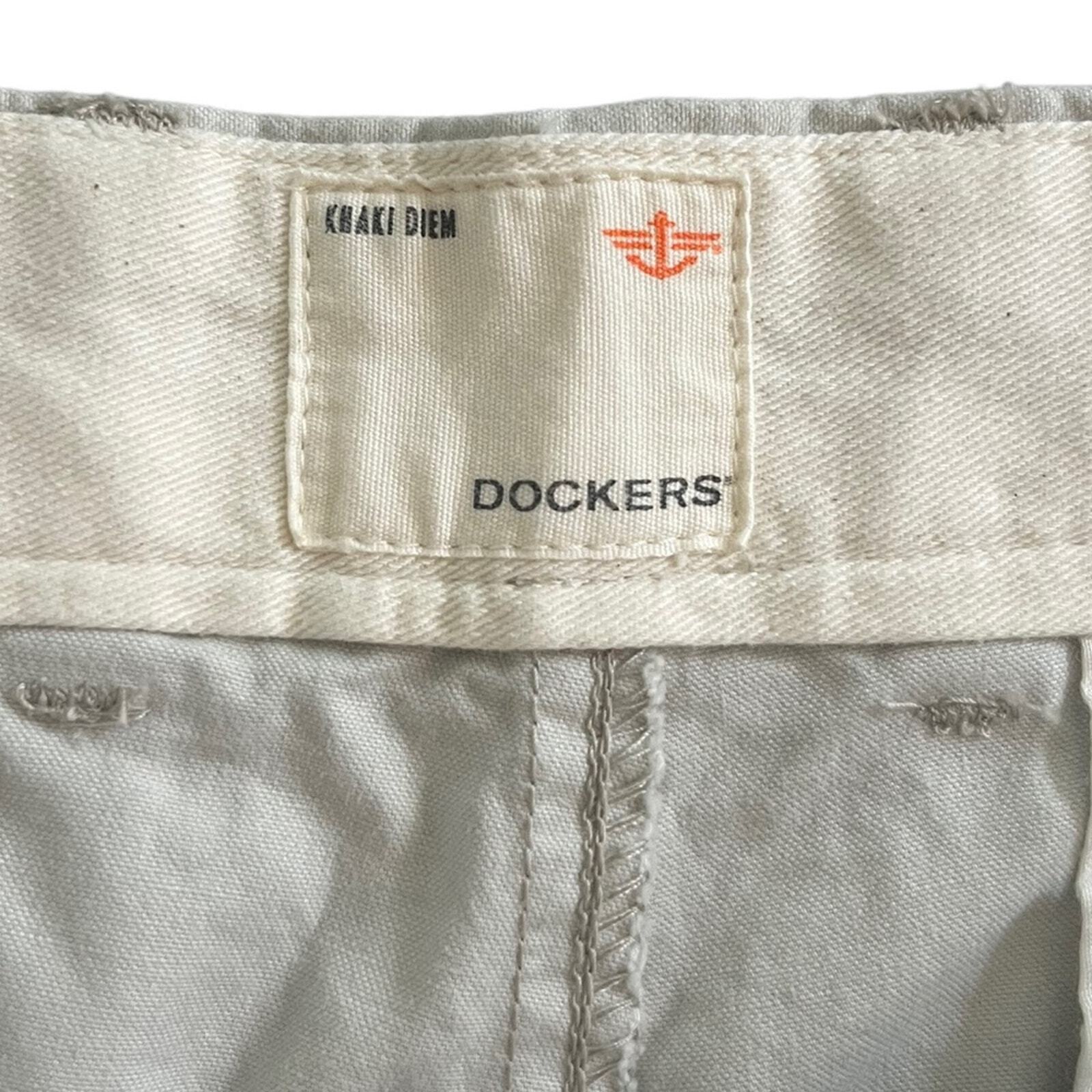 Dockers Mens Size 34 Khaki Flat Front Casual Shorts NWT