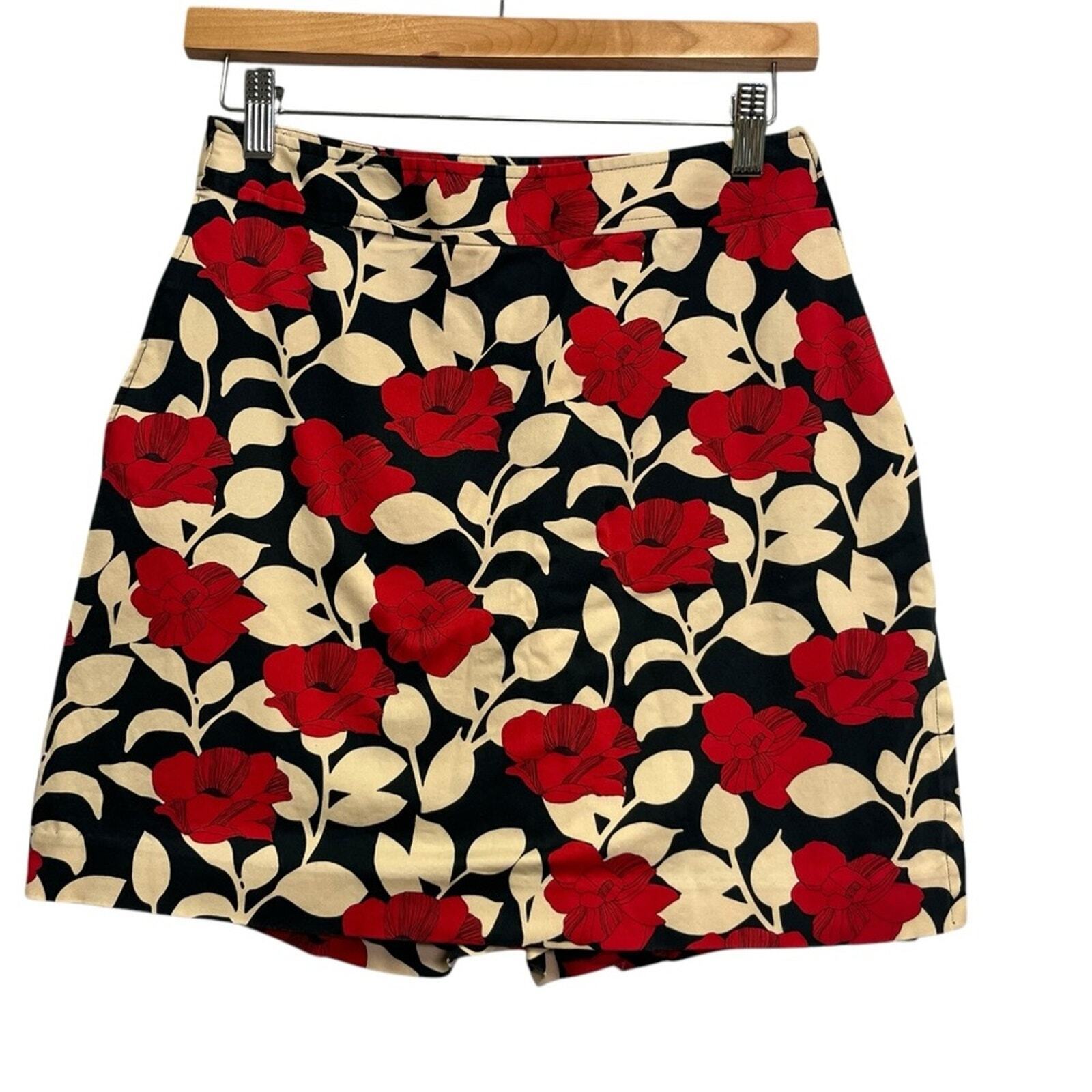 ASHWORTH Womens Floral Print Skort Size 6 Red, Black, & Beige