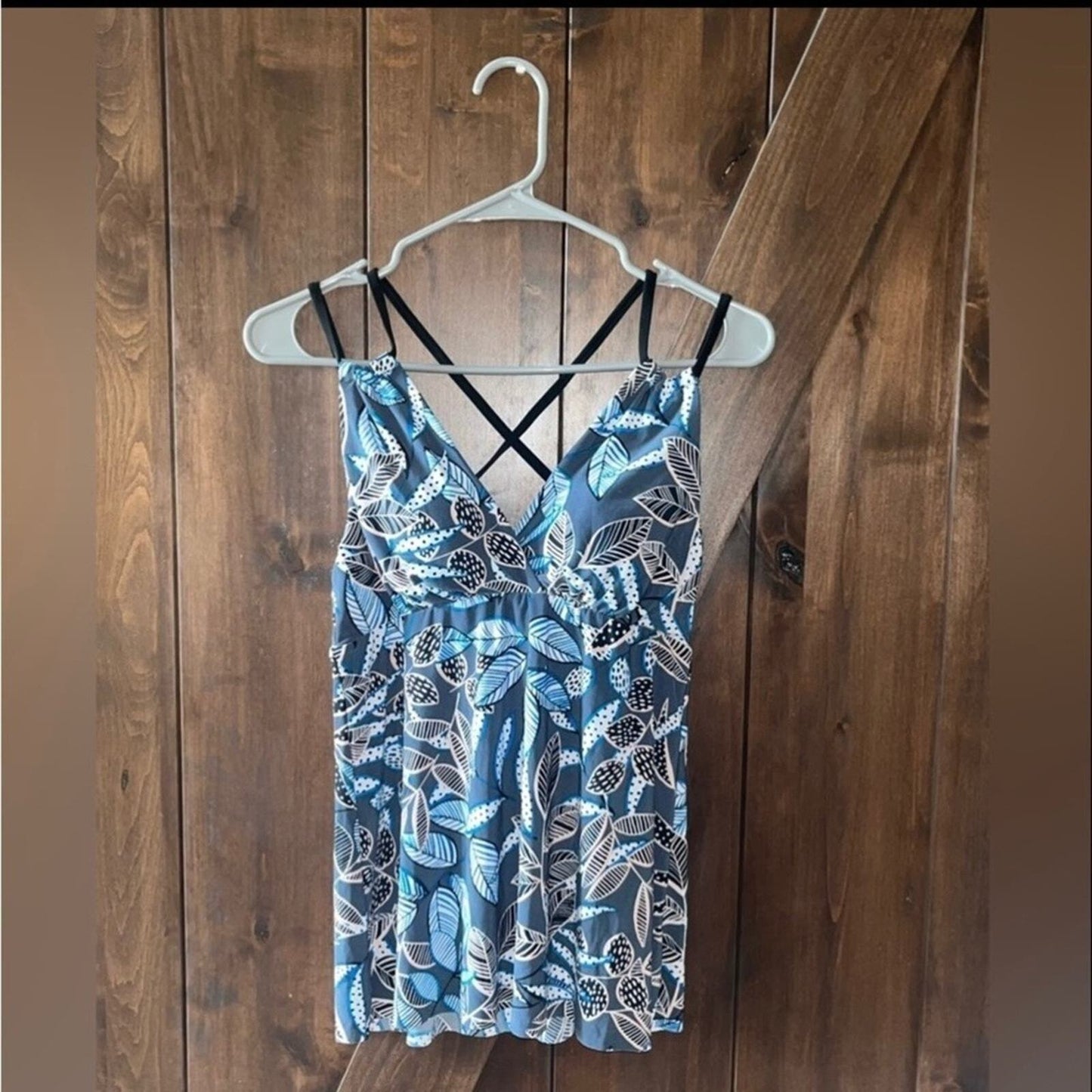 Women’s Size 8 Black Blue Leaf Tankini swim top lightly padded adjustable strap 