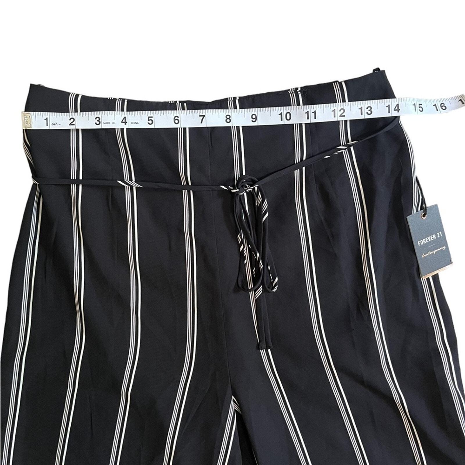 Forever 21 Contemporary Womens Size Medium Black White Striped Back Zip Culottes