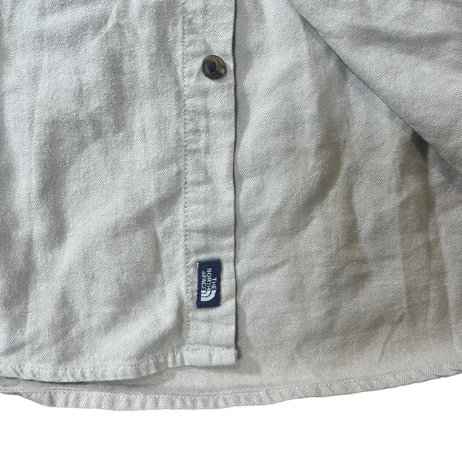 The North Face Mens Size Med Khaki Long Sleeve Front Pockets Button Down Shirt