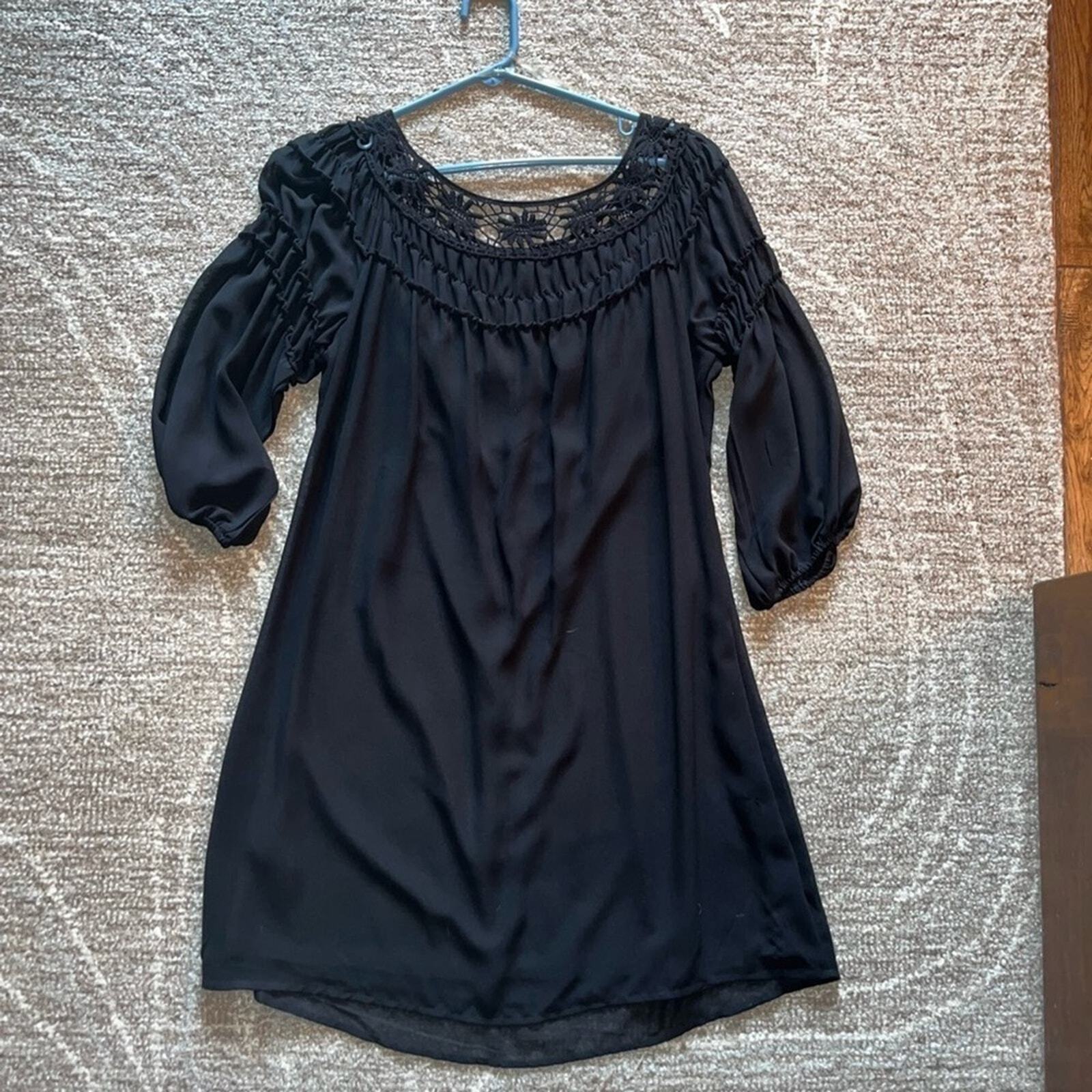 Women’s Size Medium Black 3/4 Length Elastic Sleeve Mini Dress