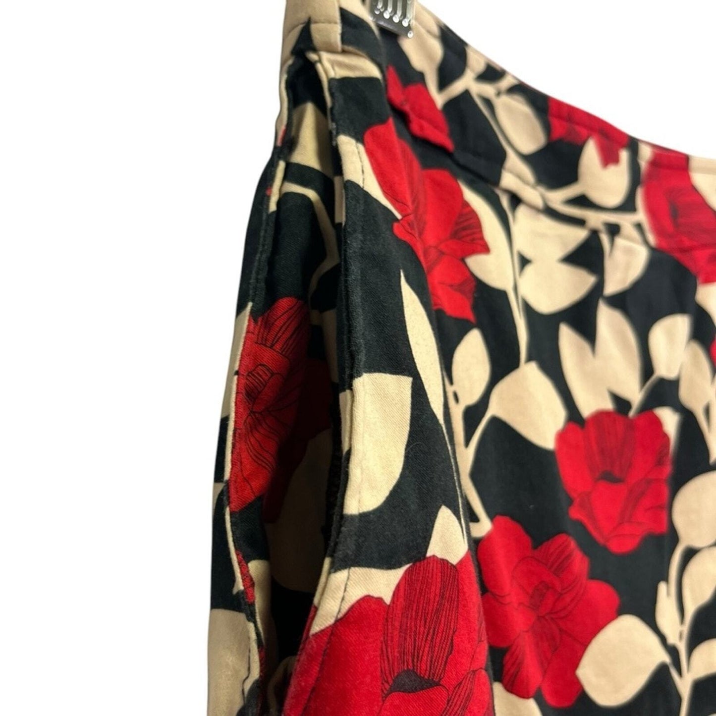 ASHWORTH Womens Floral Print Skort Size 6 Red, Black, & Beige