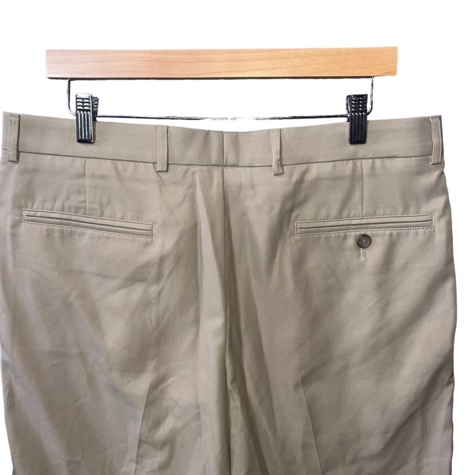 Walter Hagen Mens Size 36 Khaki Polyester Pleated Front Shorts
