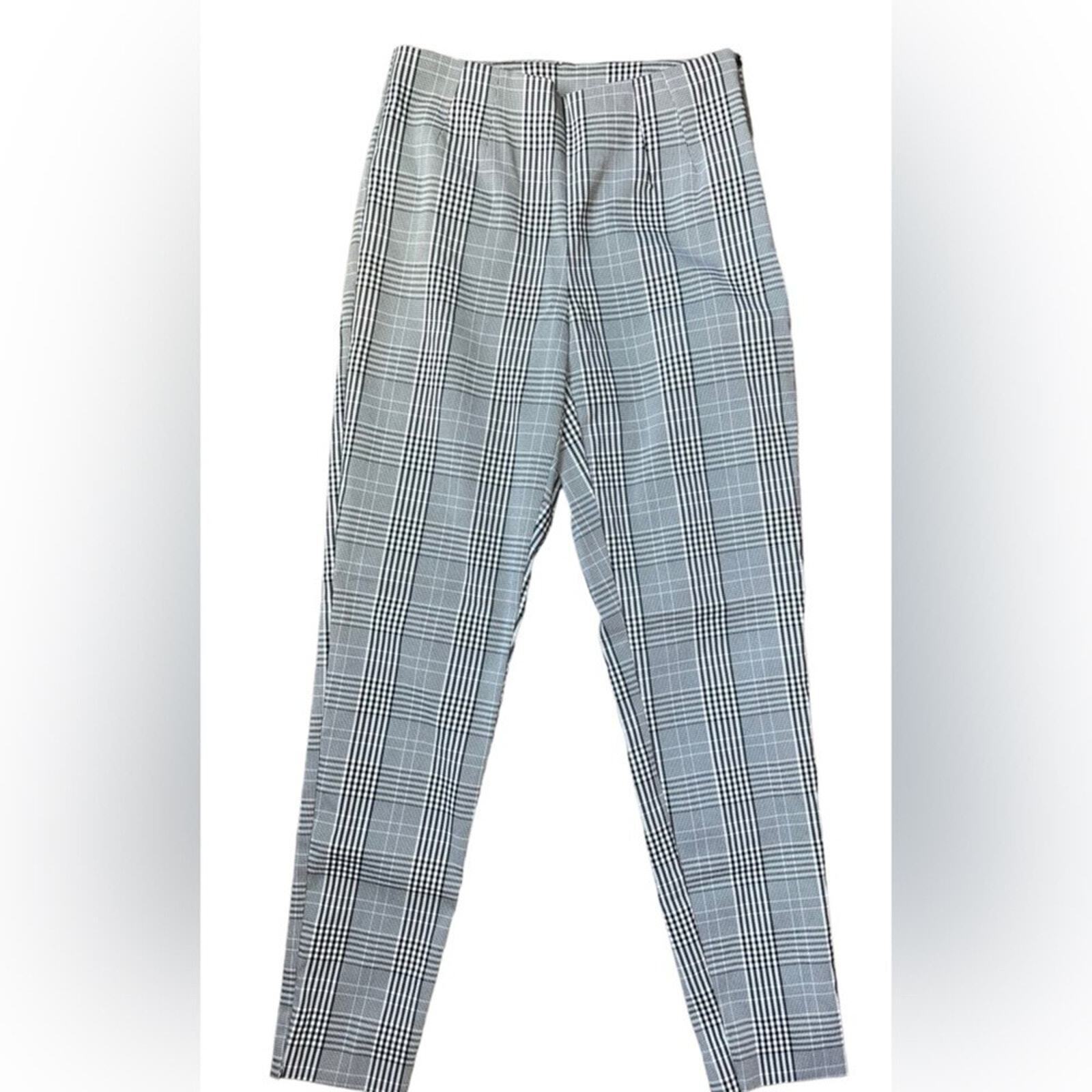 Time & Tru Women’s Size 4 Black and White Pixie Flat Front Pants