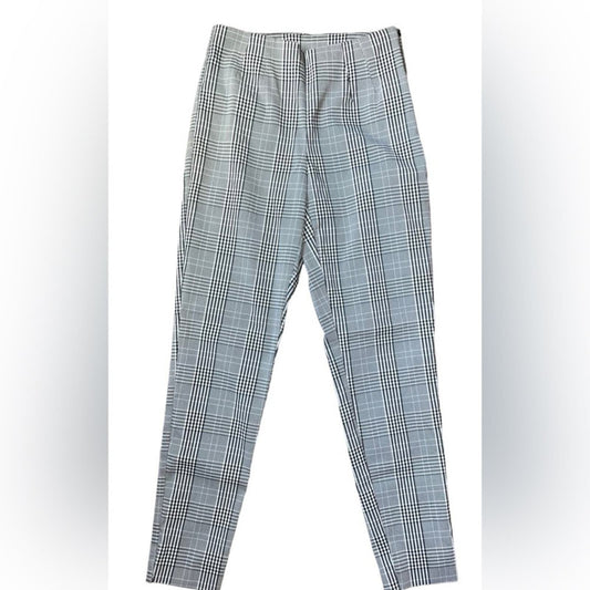 Time & Tru Women’s Size 4 Black and White Pixie Flat Front Pants