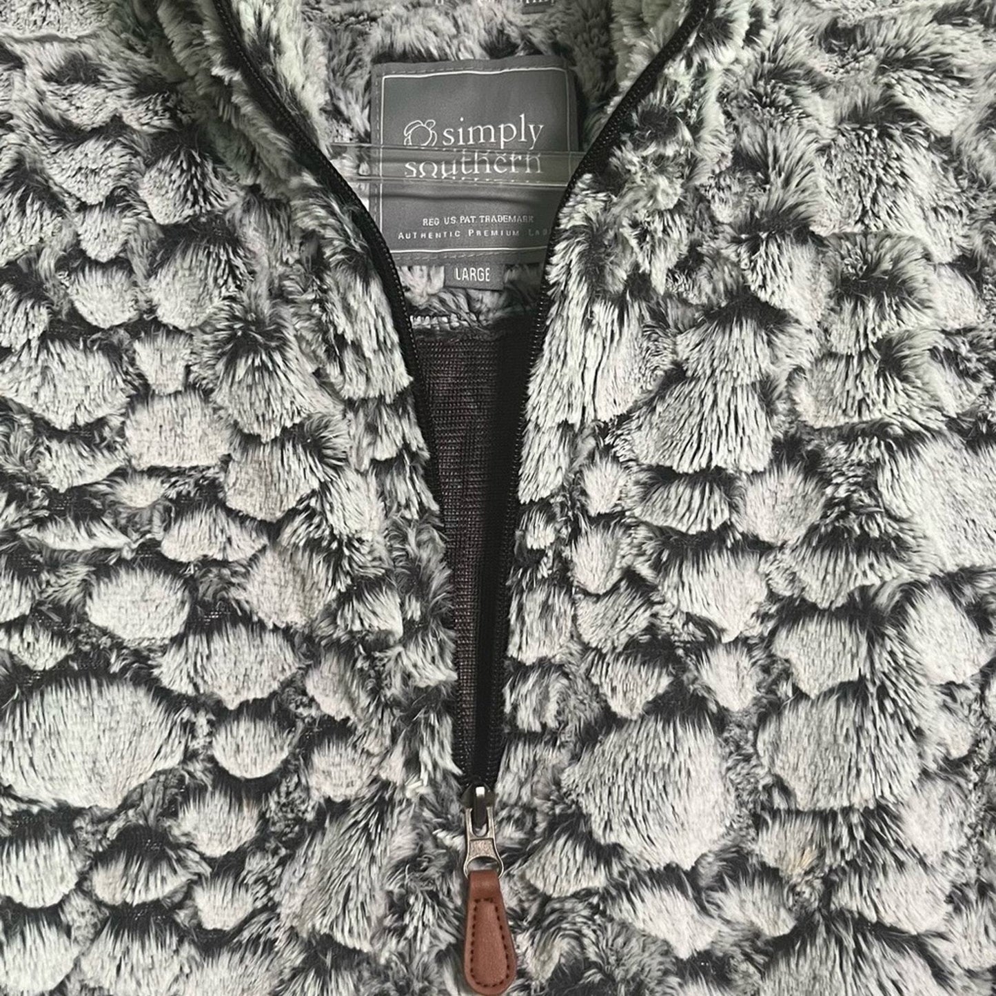 Simply Southern Womens Large Gray Bubble Fur 1/4 Zip Front Pockets Pullover