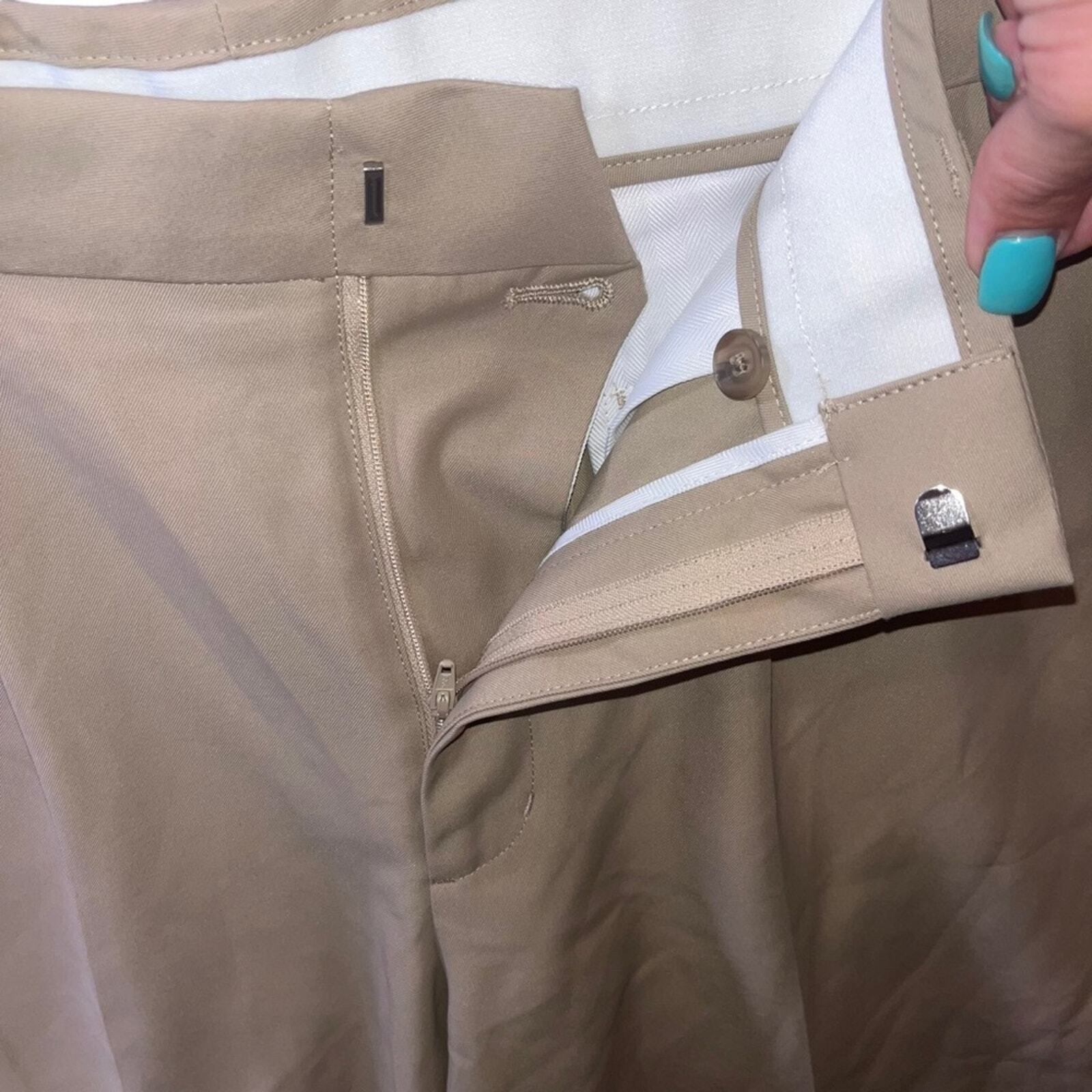 Walter Hagen Mens Size 36 Khaki Polyester Pleated Front Shorts
