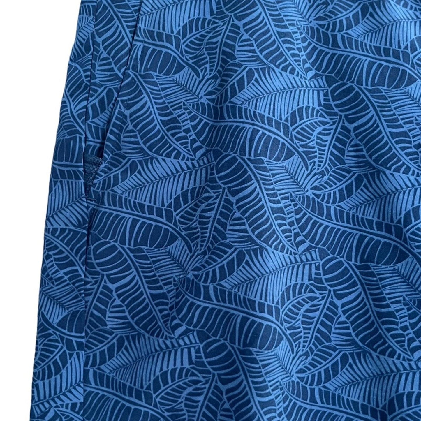 IZOD Gold Mens Size 38 Blue Leaf Flat Front Shorts with Front and Back Pockets