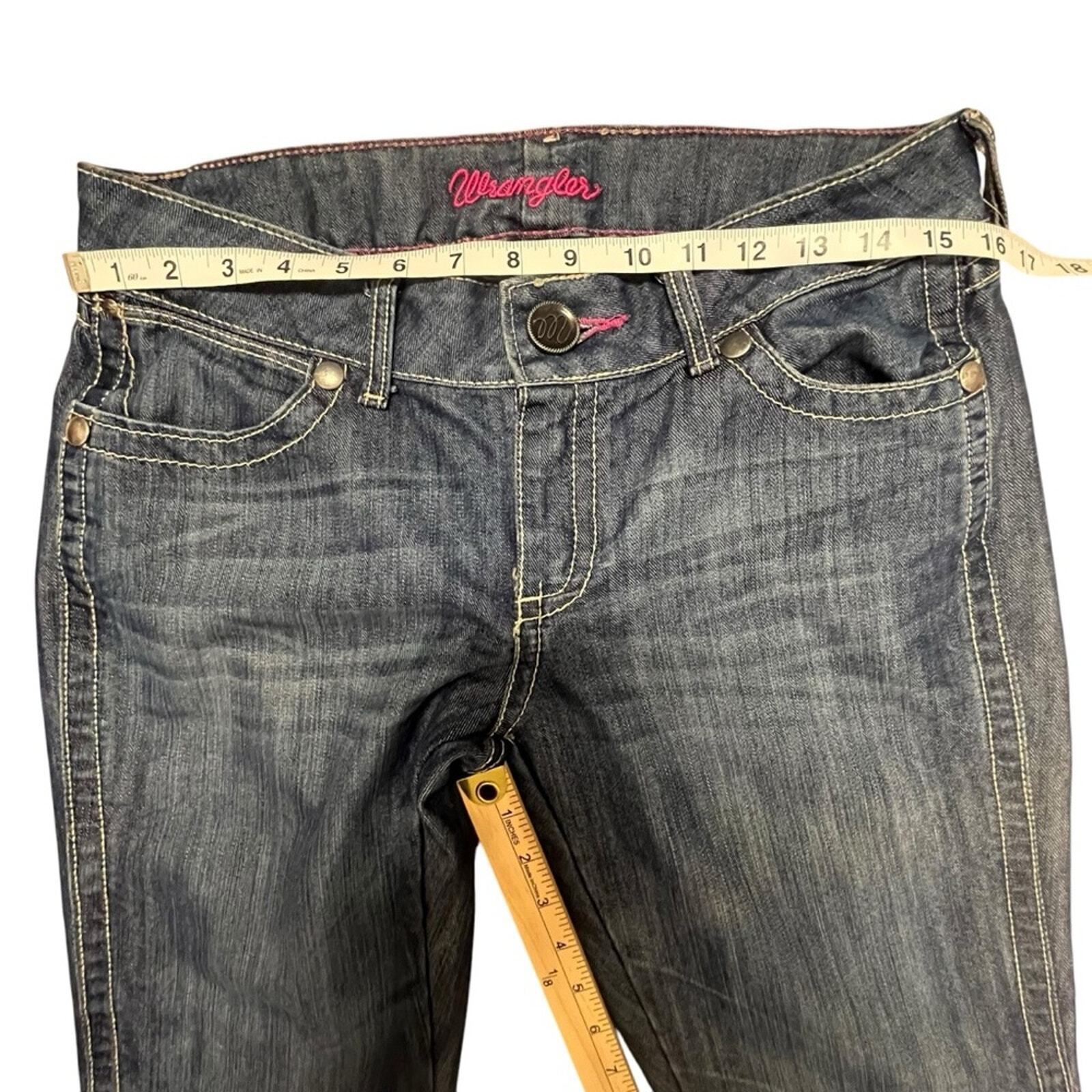 Wrangler Womens Size 7/8 x 32 Whiskered Front Medium Wash Straight Denim Jeans