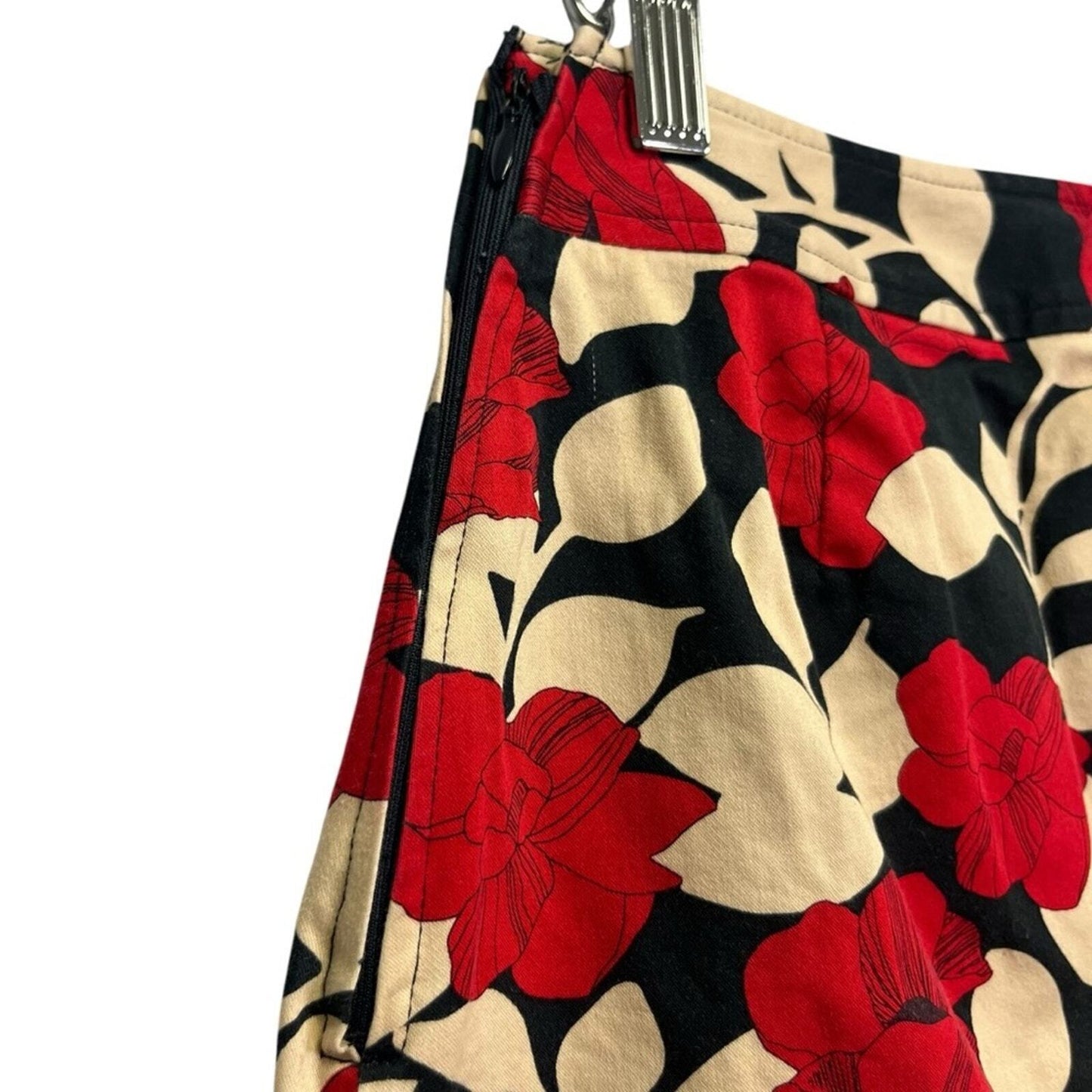 ASHWORTH Womens Floral Print Skort Size 6 Red, Black, & Beige