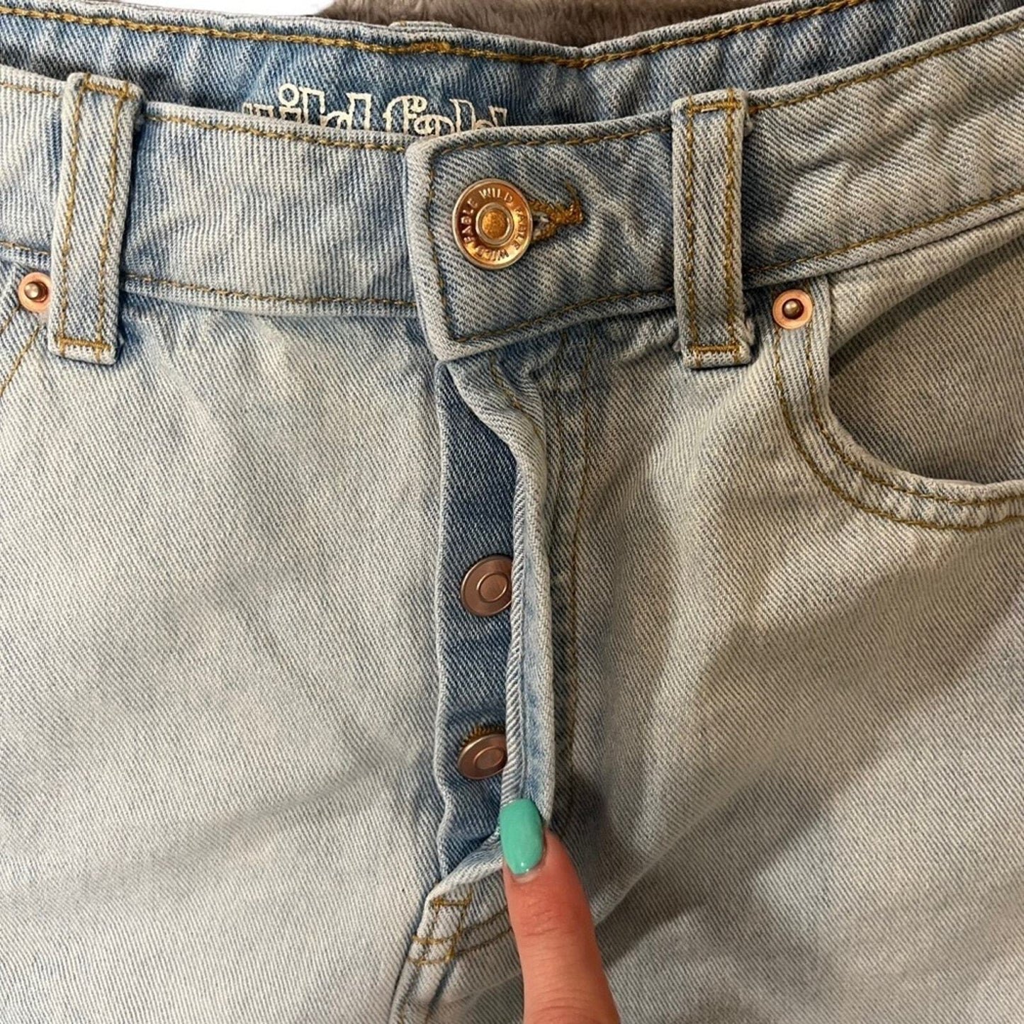 Wild Fable Womens 8 High Rise Distressed Freyed Bottom Light Washed Denim Short