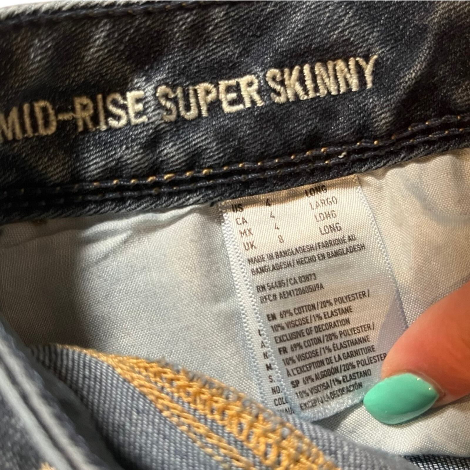 American Eagle Womens Mid Rise Super Skinny 4 Long Jeans Whiskered Front 