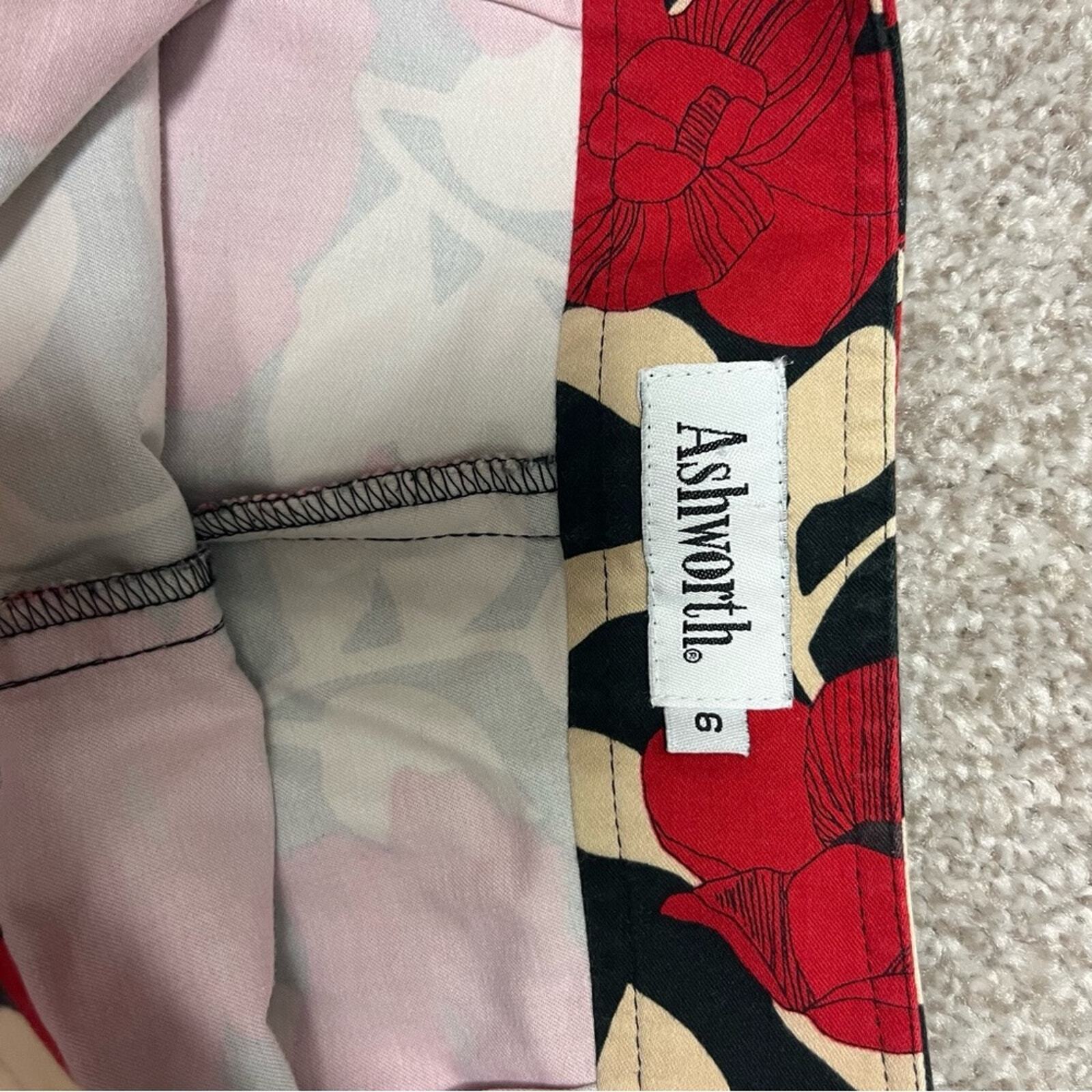 ASHWORTH Womens Floral Print Skort Size 6 Red, Black, & Beige