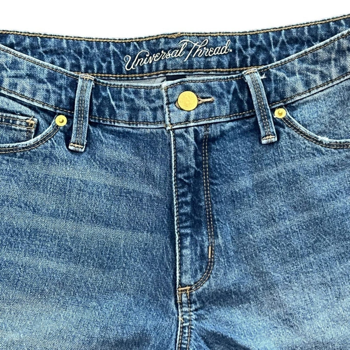 Universal Threads Womens Size 6 /28R High Rise Shortie  Cut Off Denim Shorts