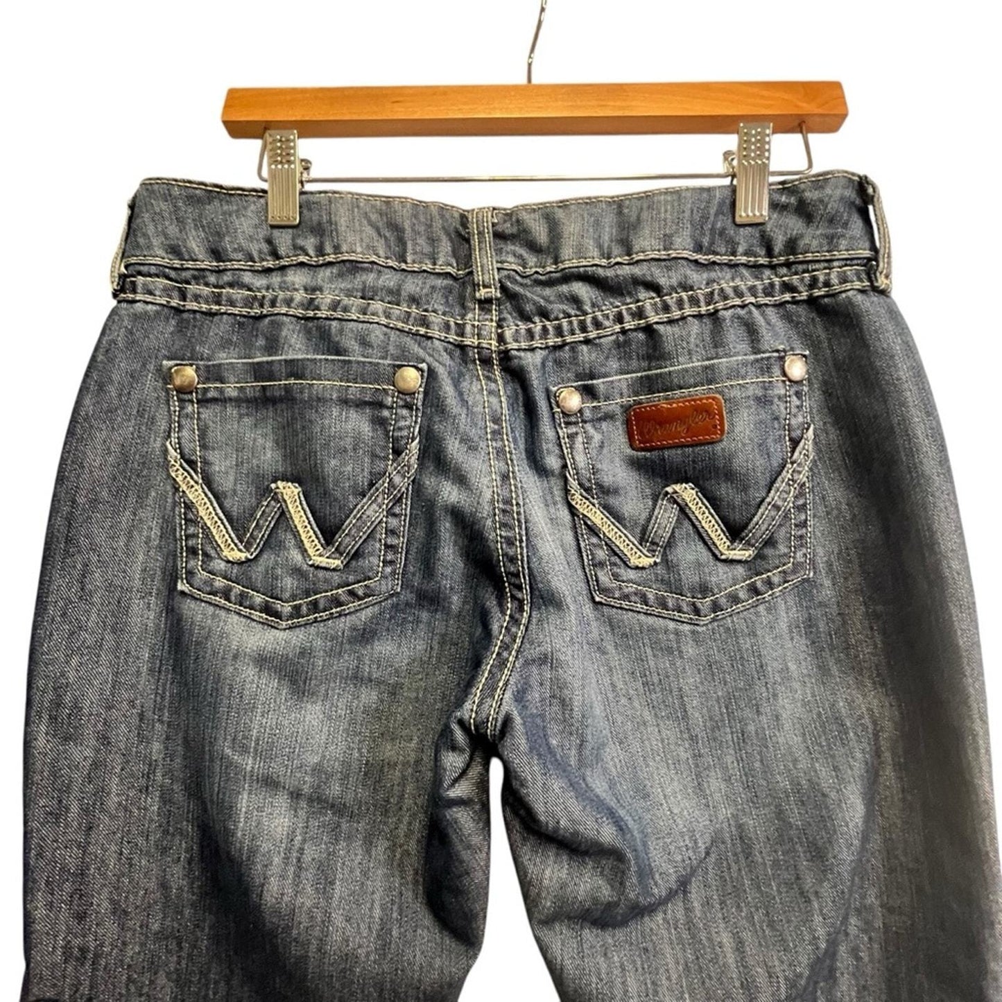 Wrangler Womens Size 7/8 x 32 Whiskered Front Medium Wash Straight Denim Jeans