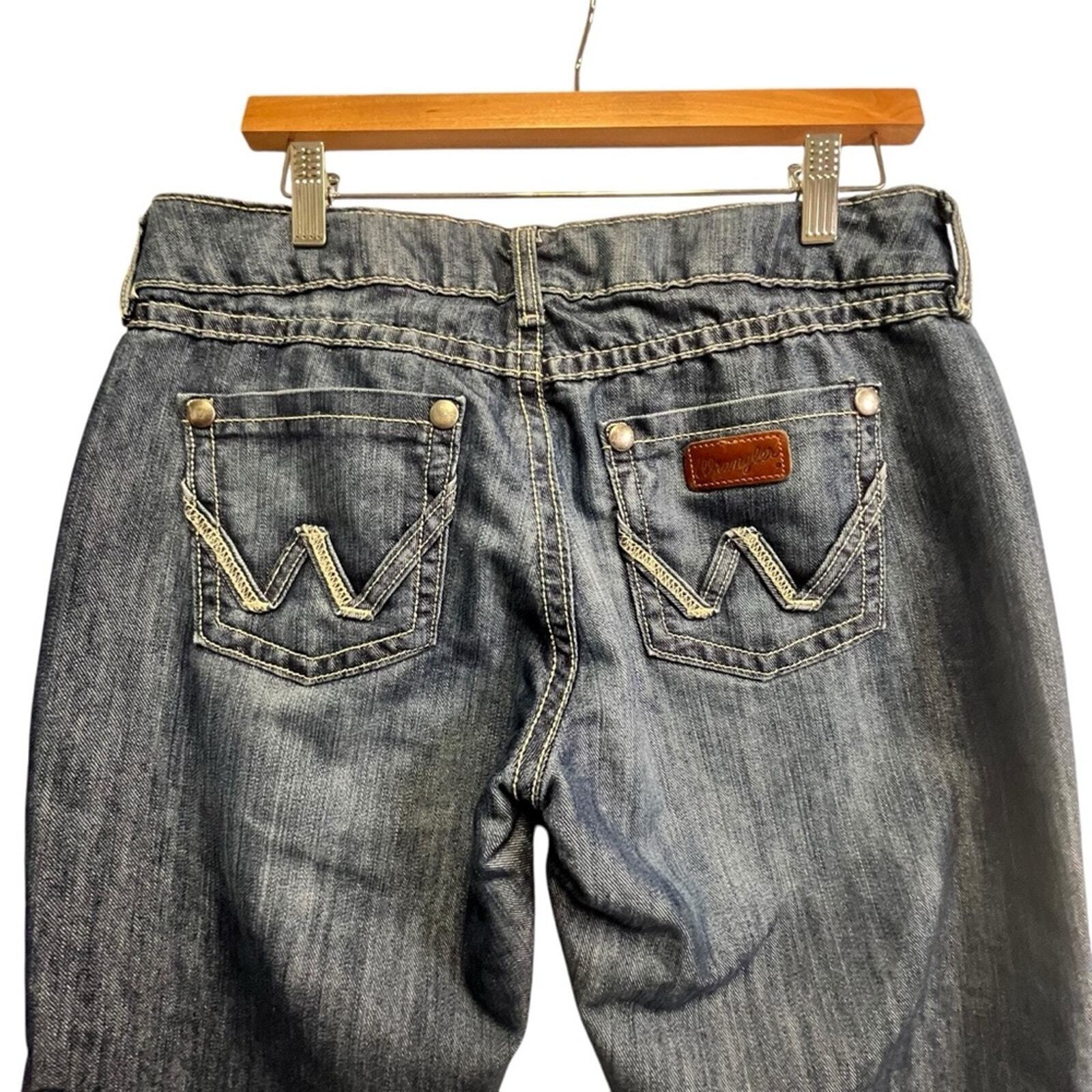 Wrangler Womens Size 7/8 x 32 Whiskered Front Medium Wash Straight Denim Jeans