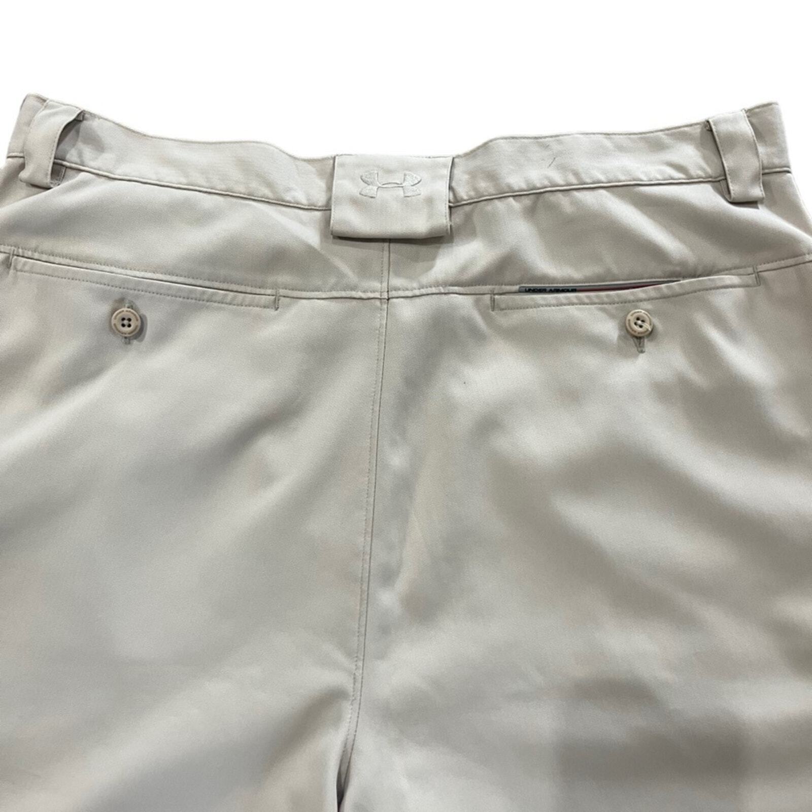 Under Armour Men's Khaki Flat Front Casual Shorts 36R