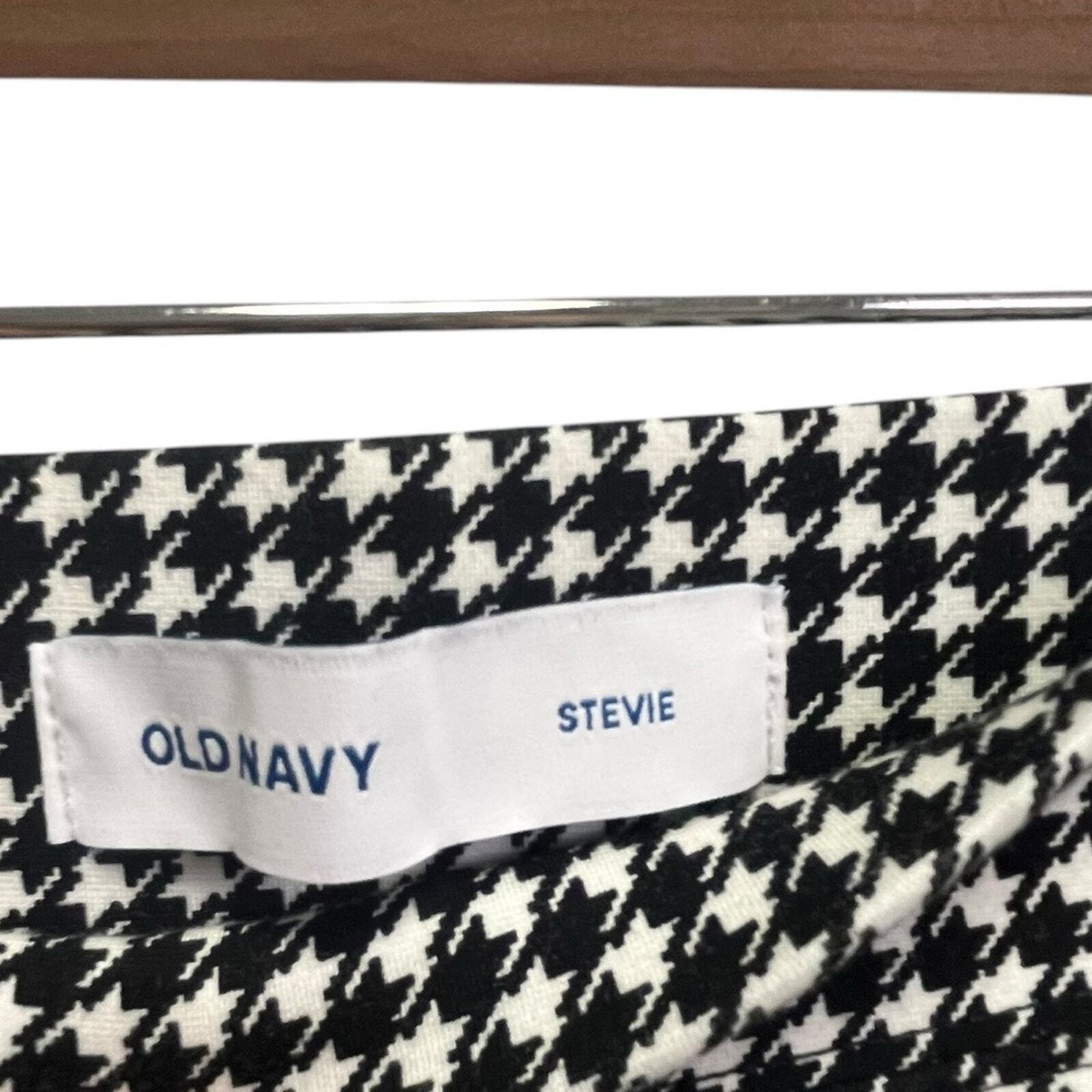 Old Navy Womens Size Medium Black and White Houndstooth Stevie Pants