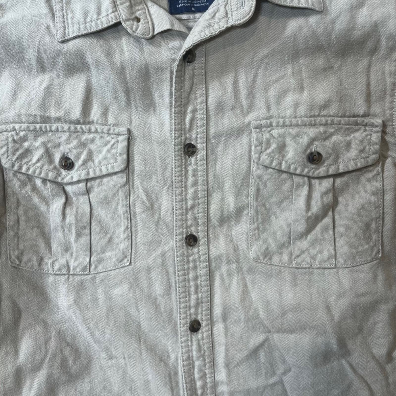 The North Face Mens Size Med Khaki Long Sleeve Front Pockets Button Down Shirt