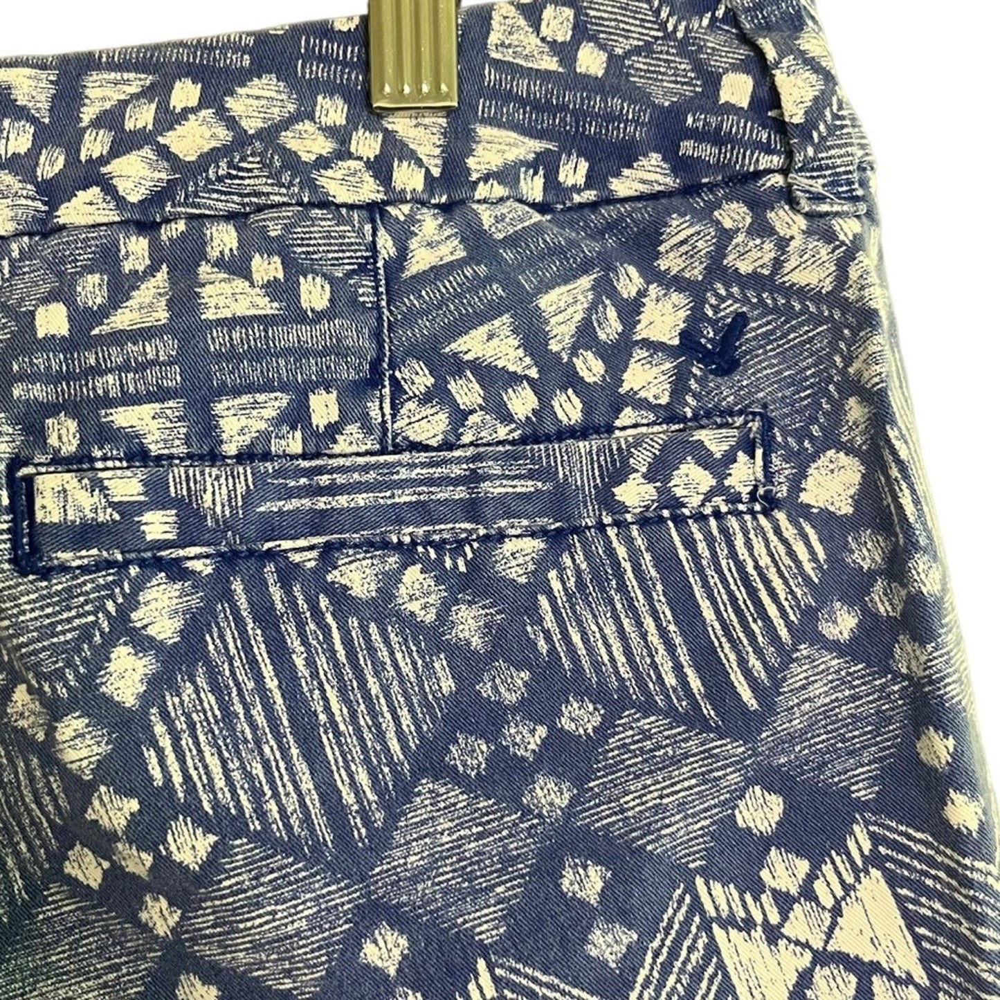 American Eagle Womens Size 6 Midi Stretch Blue White Aztec Flat Front Shorts