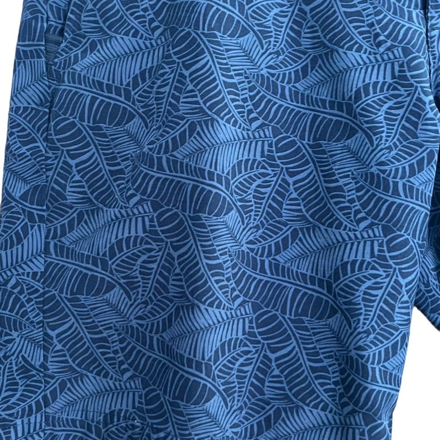 IZOD Gold Mens Size 38 Blue Leaf Flat Front Shorts with Front and Back Pockets