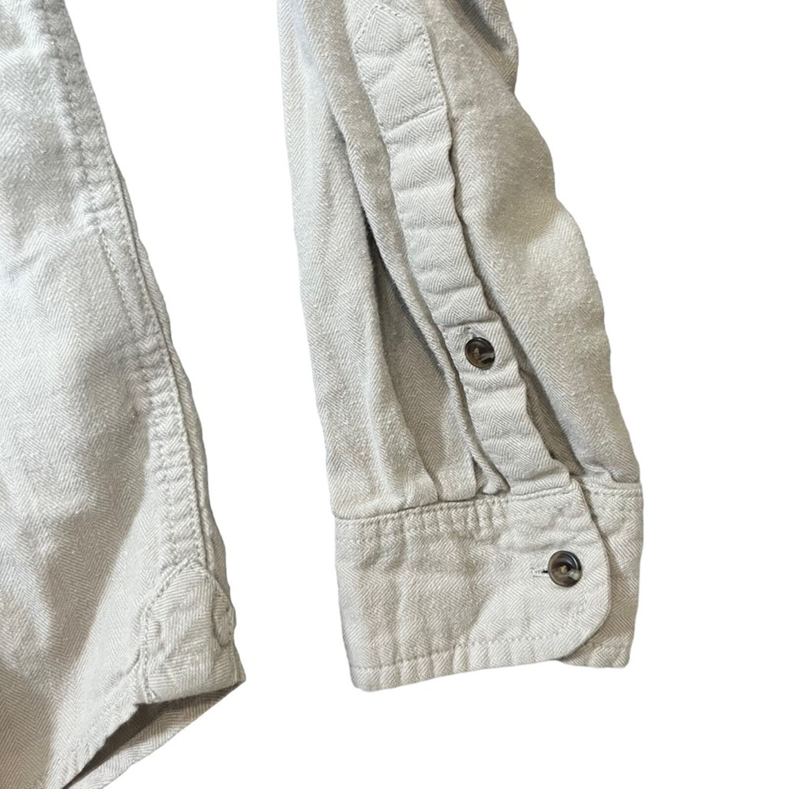 The North Face Mens Size Med Khaki Long Sleeve Front Pockets Button Down Shirt