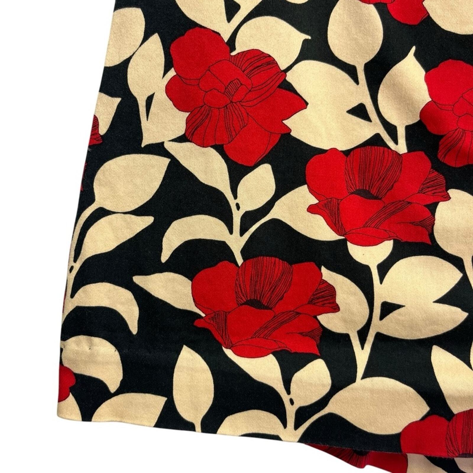ASHWORTH Womens Floral Print Skort Size 6 Red, Black, & Beige