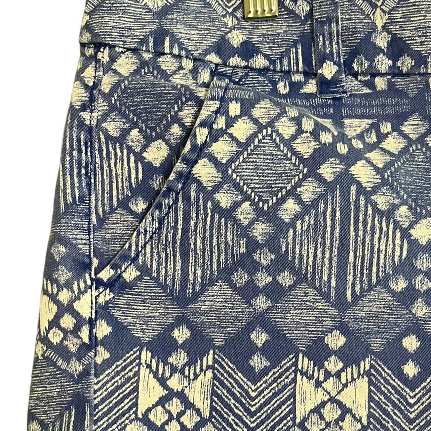 American Eagle Womens Size 6 Midi Stretch Blue White Aztec Flat Front Shorts
