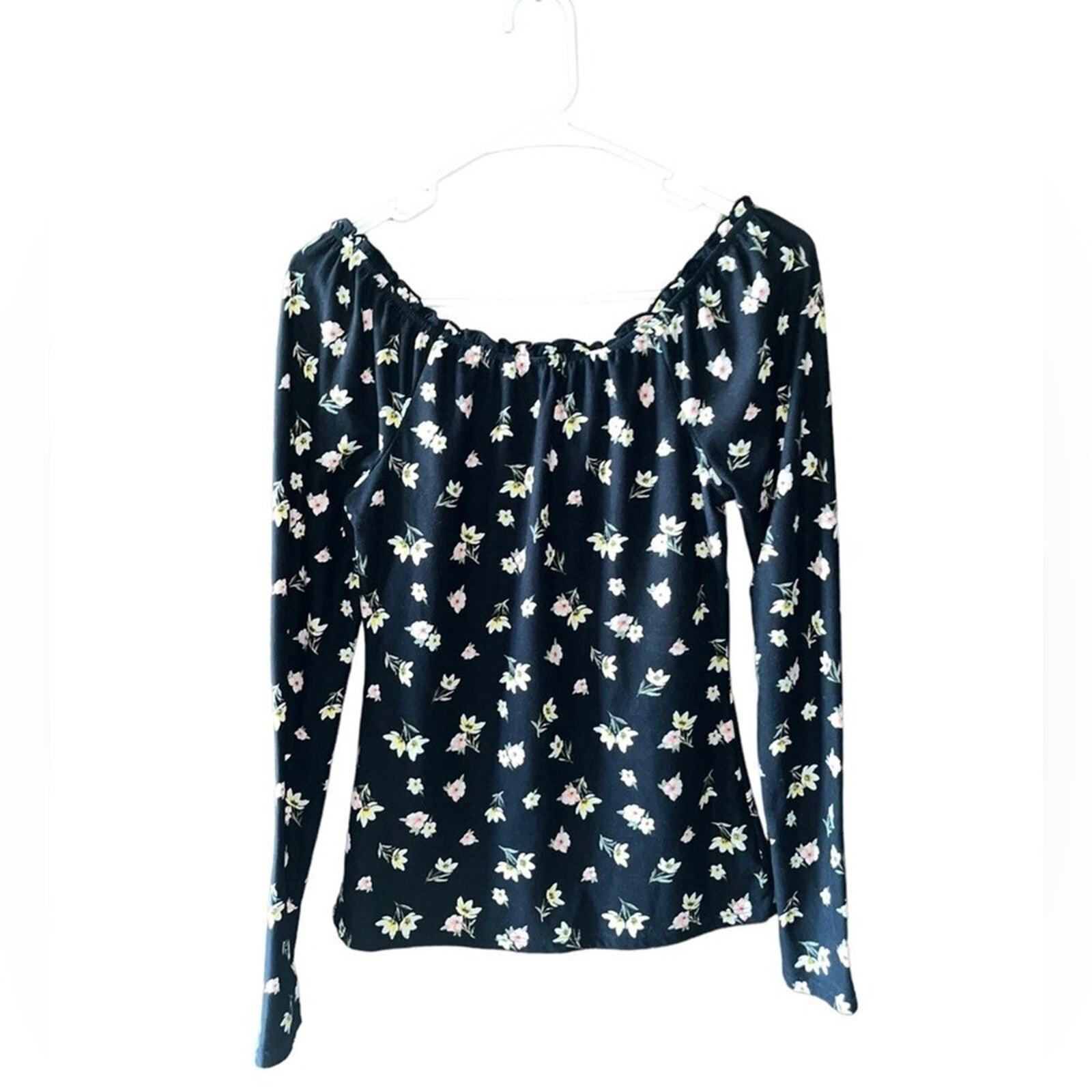 No Boundaries Black Floral Top w/ Scooped Ruffled Size 7/9