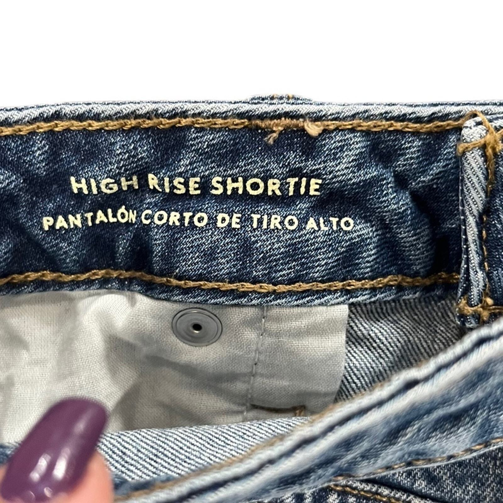 Universal Threads Womens Size 6 /28R High Rise Shortie  Cut Off Denim Shorts